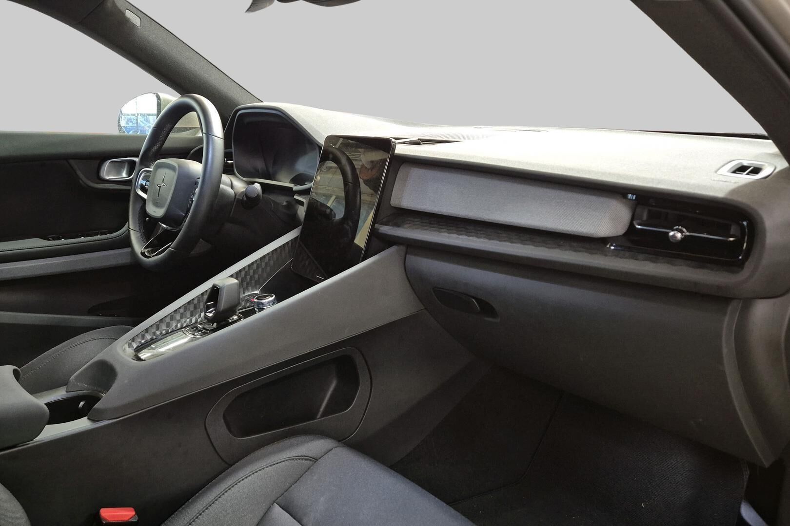 POLESTAR 2 iso kuva 5