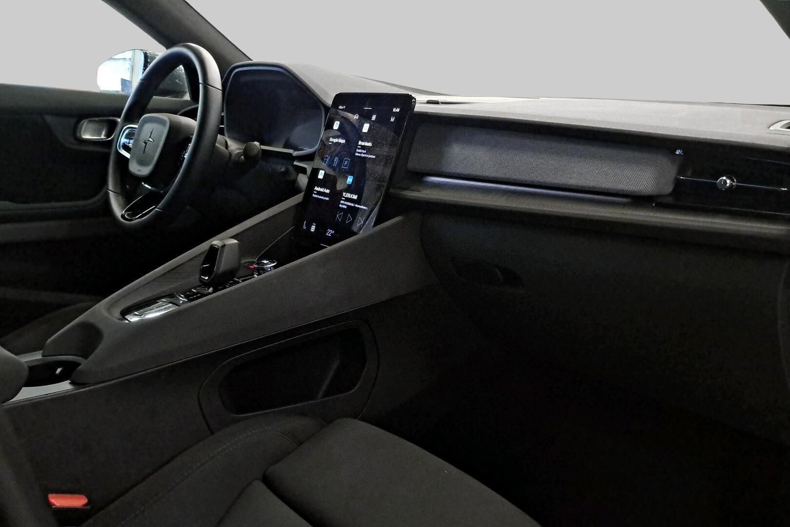 POLESTAR 2 iso kuva 5
