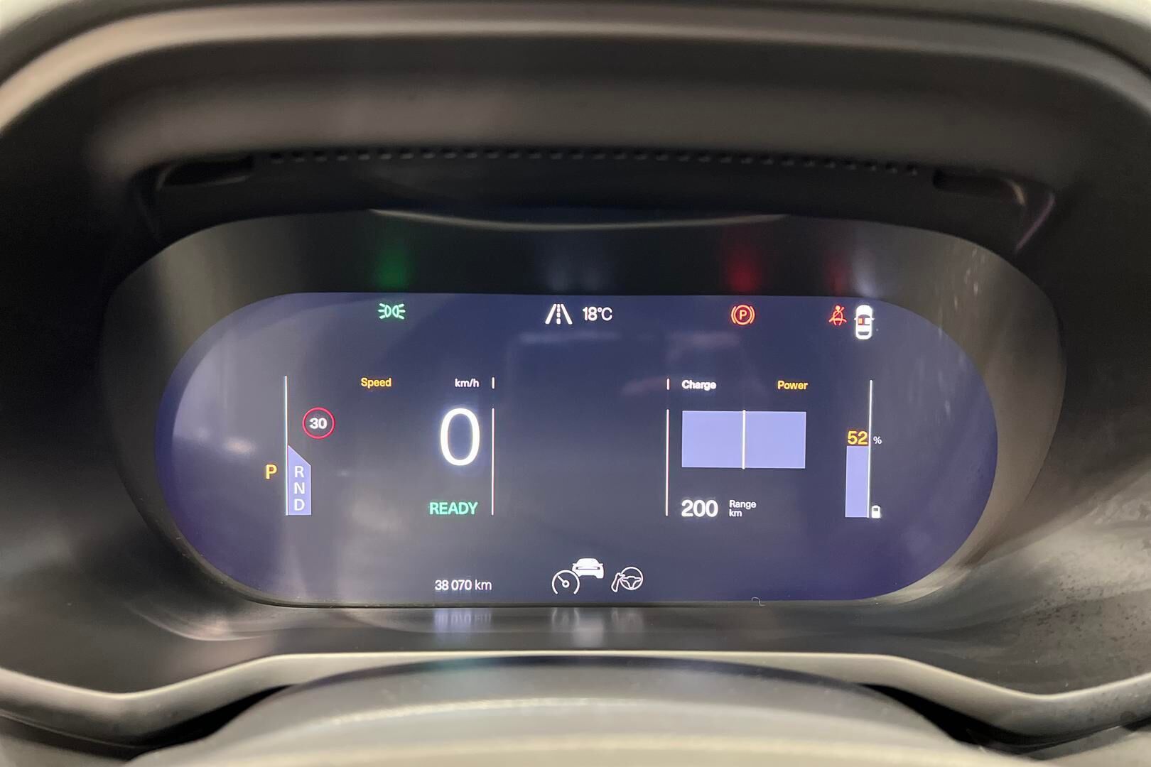 POLESTAR 2 iso kuva 13