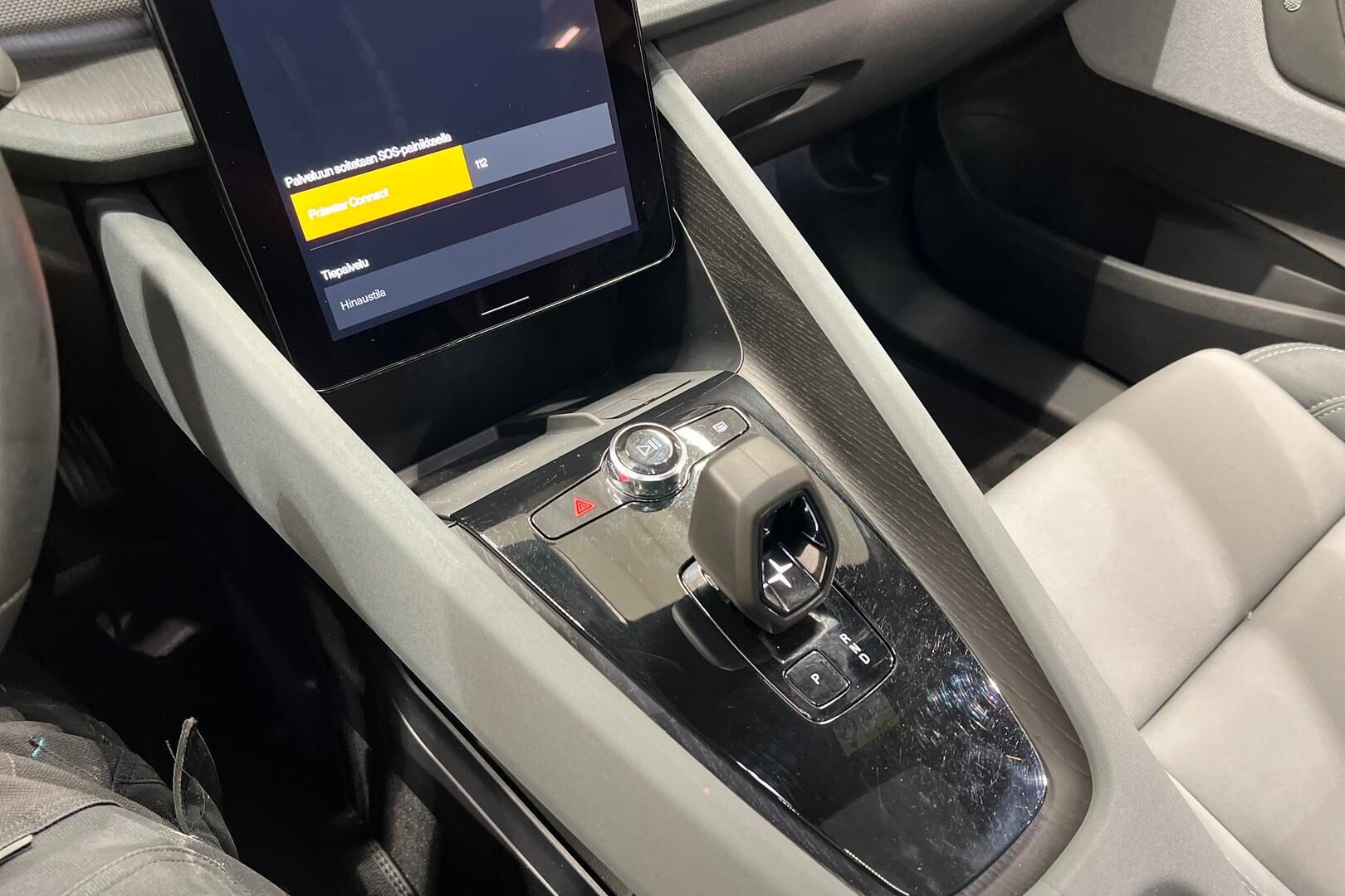 POLESTAR 2 iso kuva 21