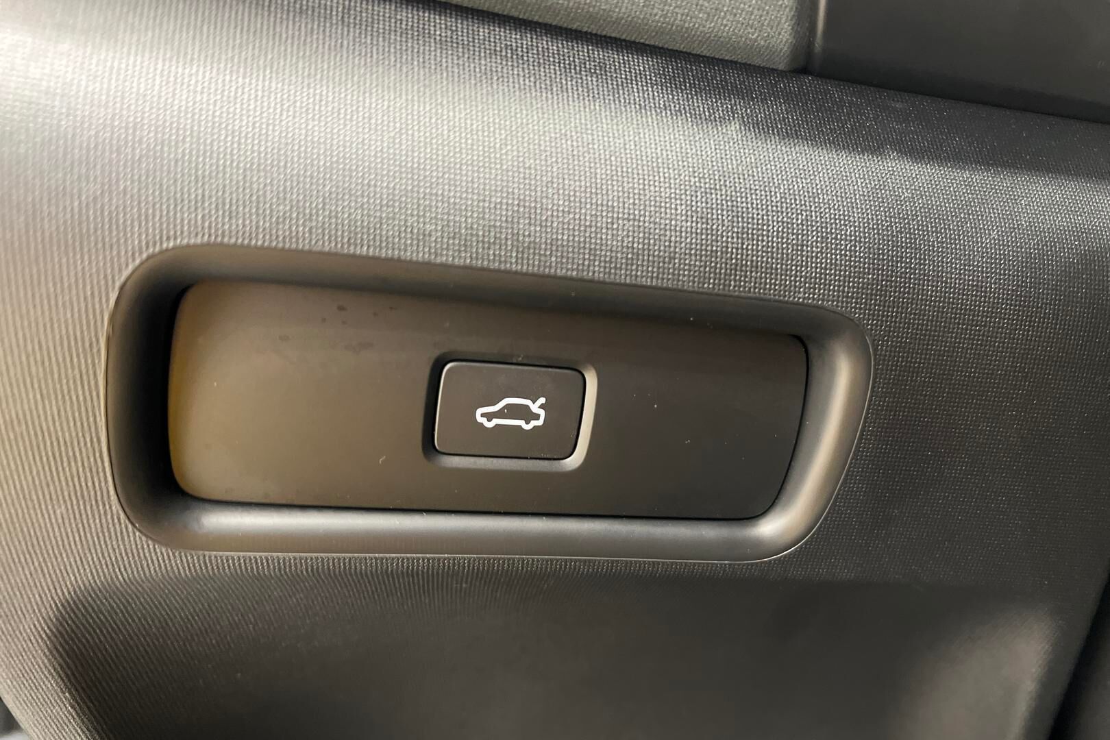 POLESTAR 2 iso kuva 25