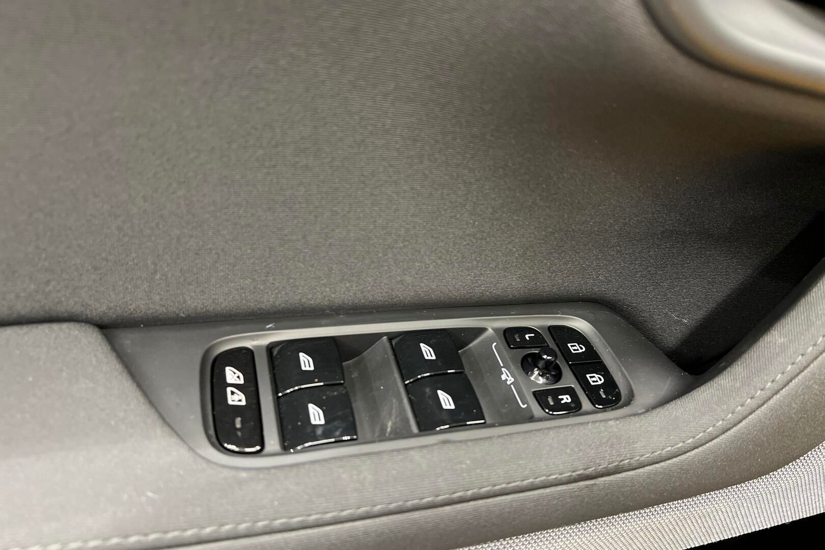 POLESTAR 2 iso kuva 26