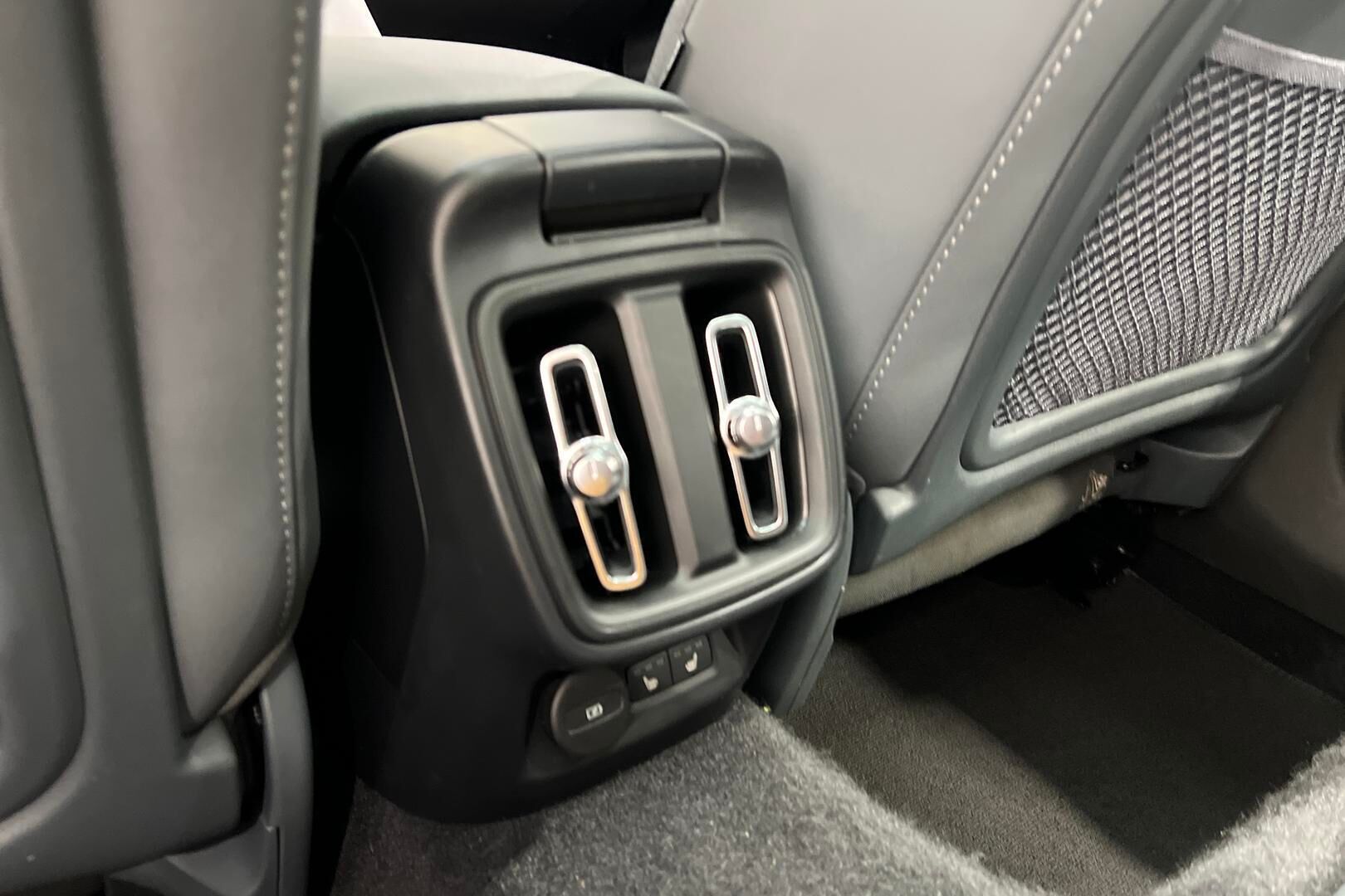 POLESTAR 2 iso kuva 28