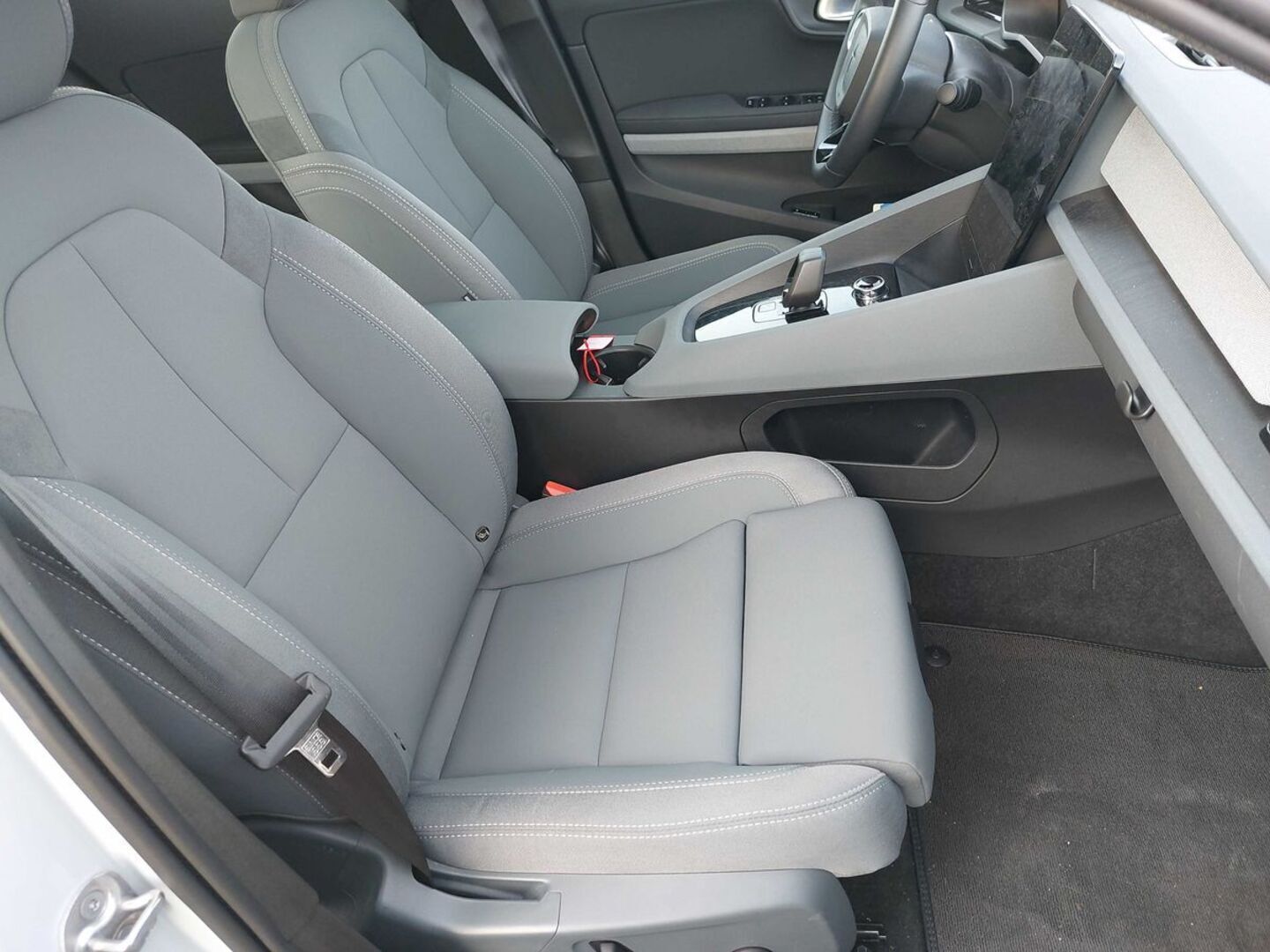 POLESTAR 2 iso kuva 1