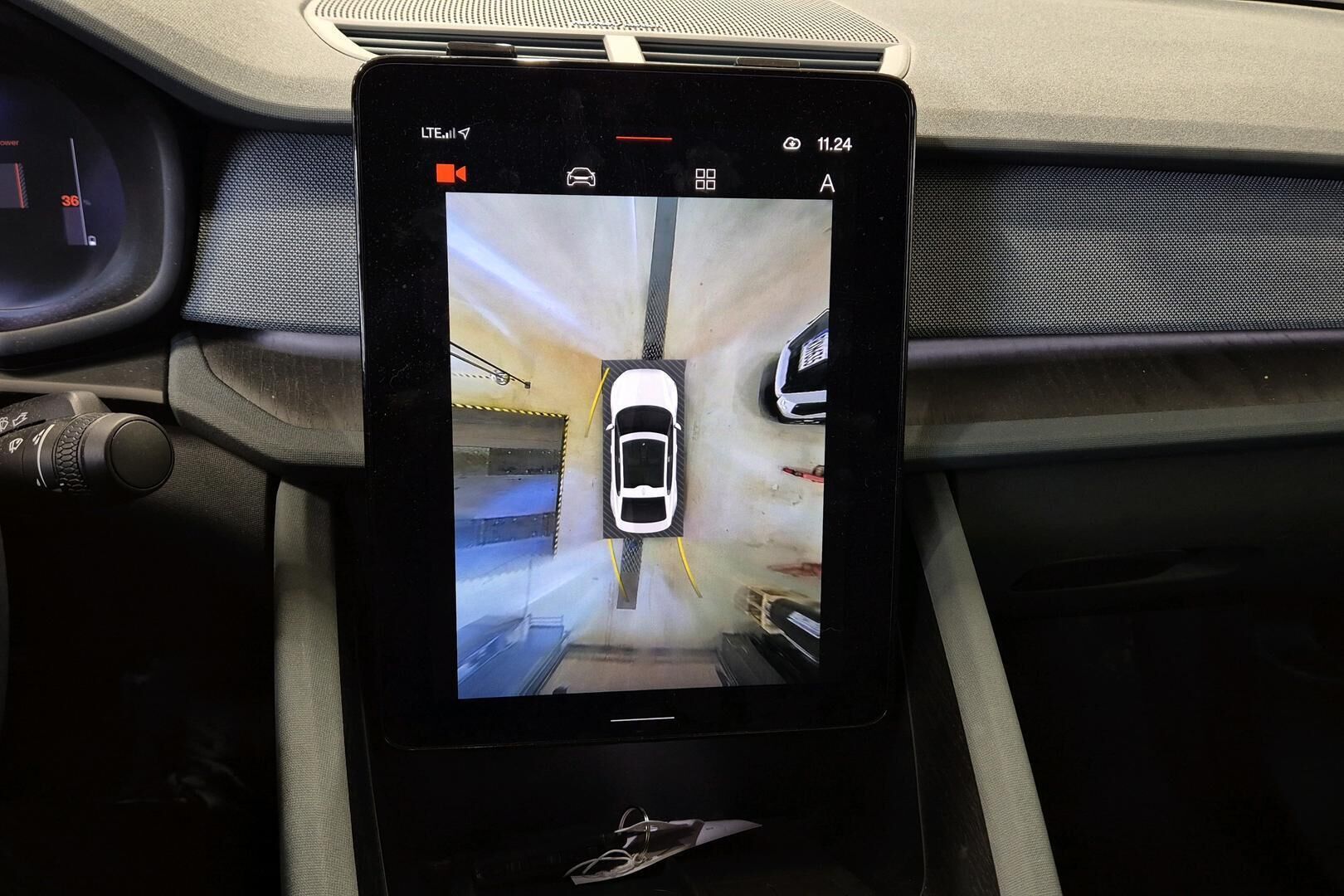 POLESTAR 2 iso kuva 7