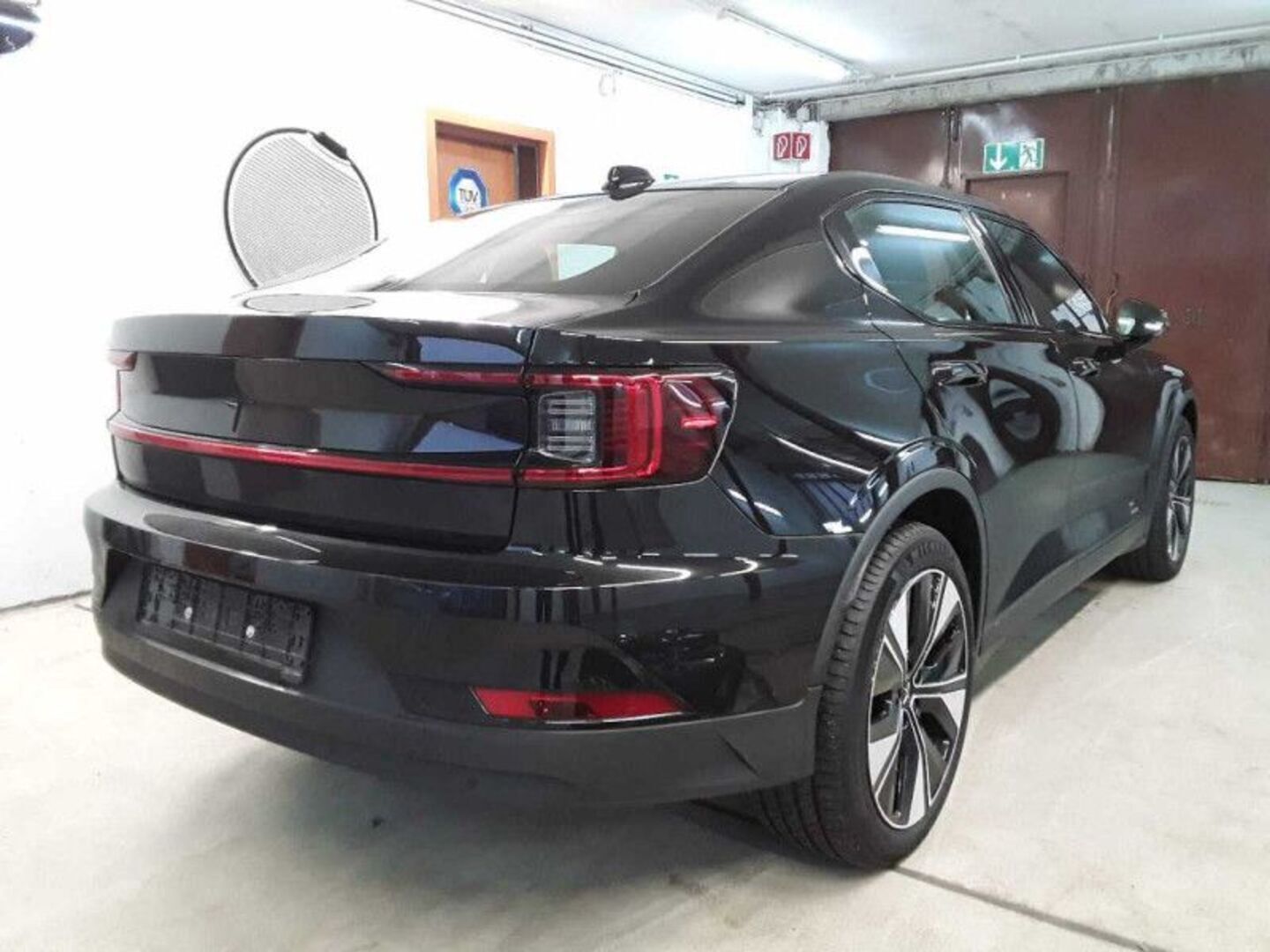 POLESTAR 2 iso kuva 1