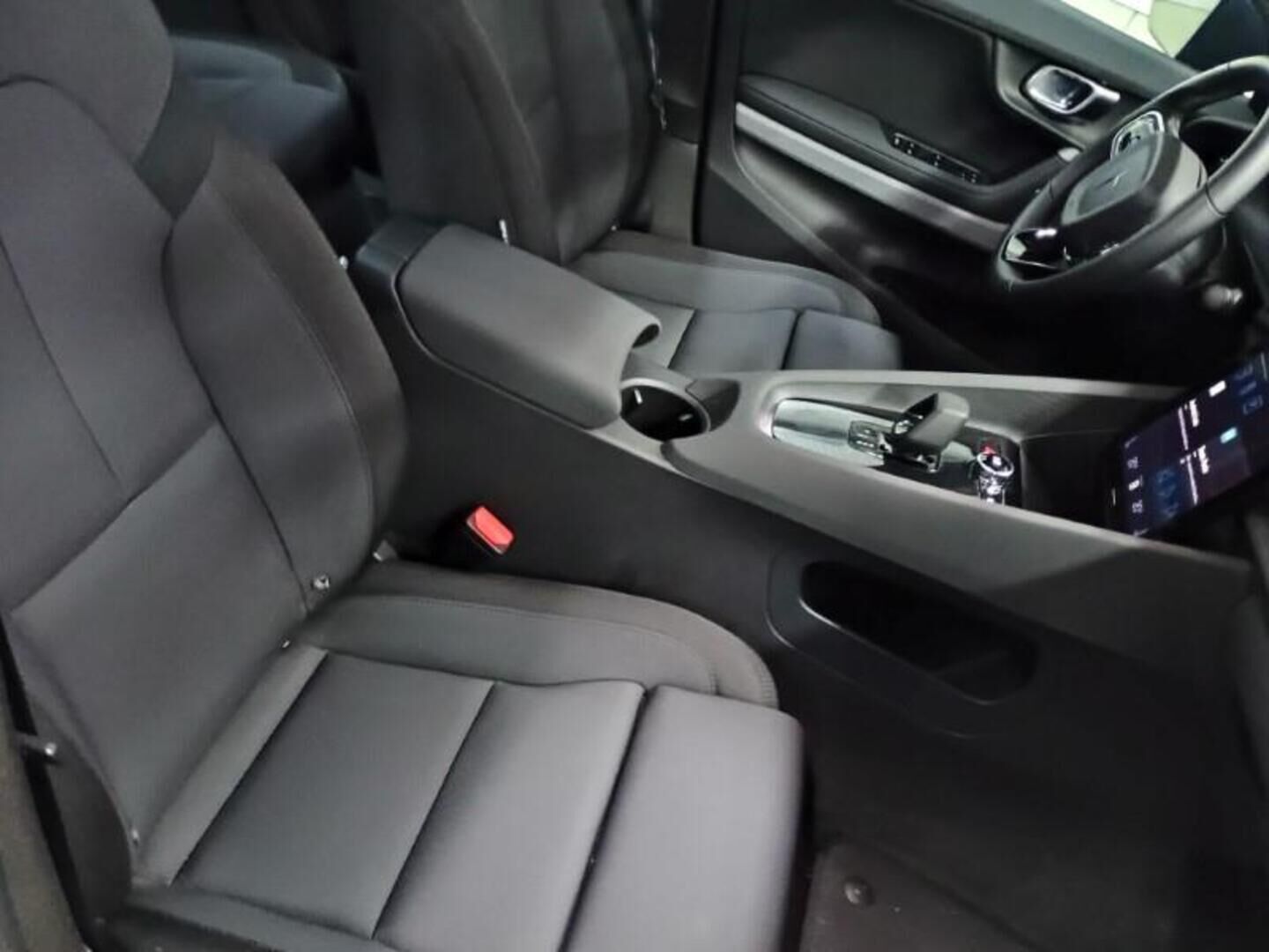 POLESTAR 2 iso kuva 4