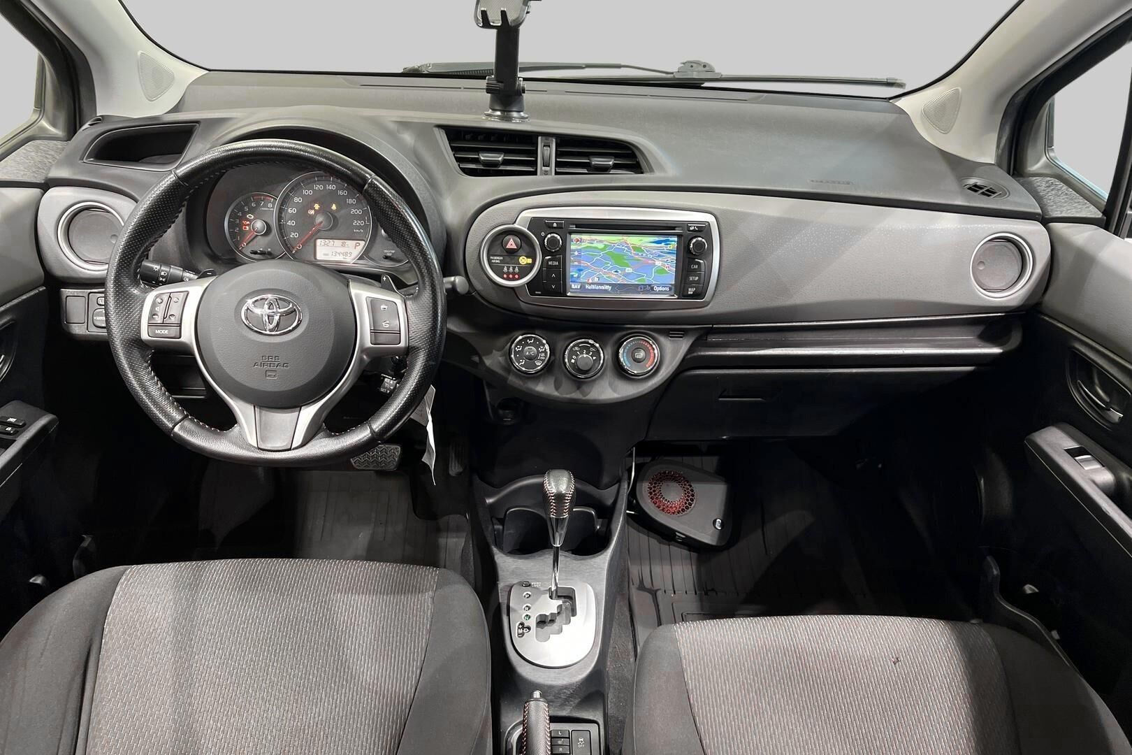 Toyota Yaris iso kuva 6