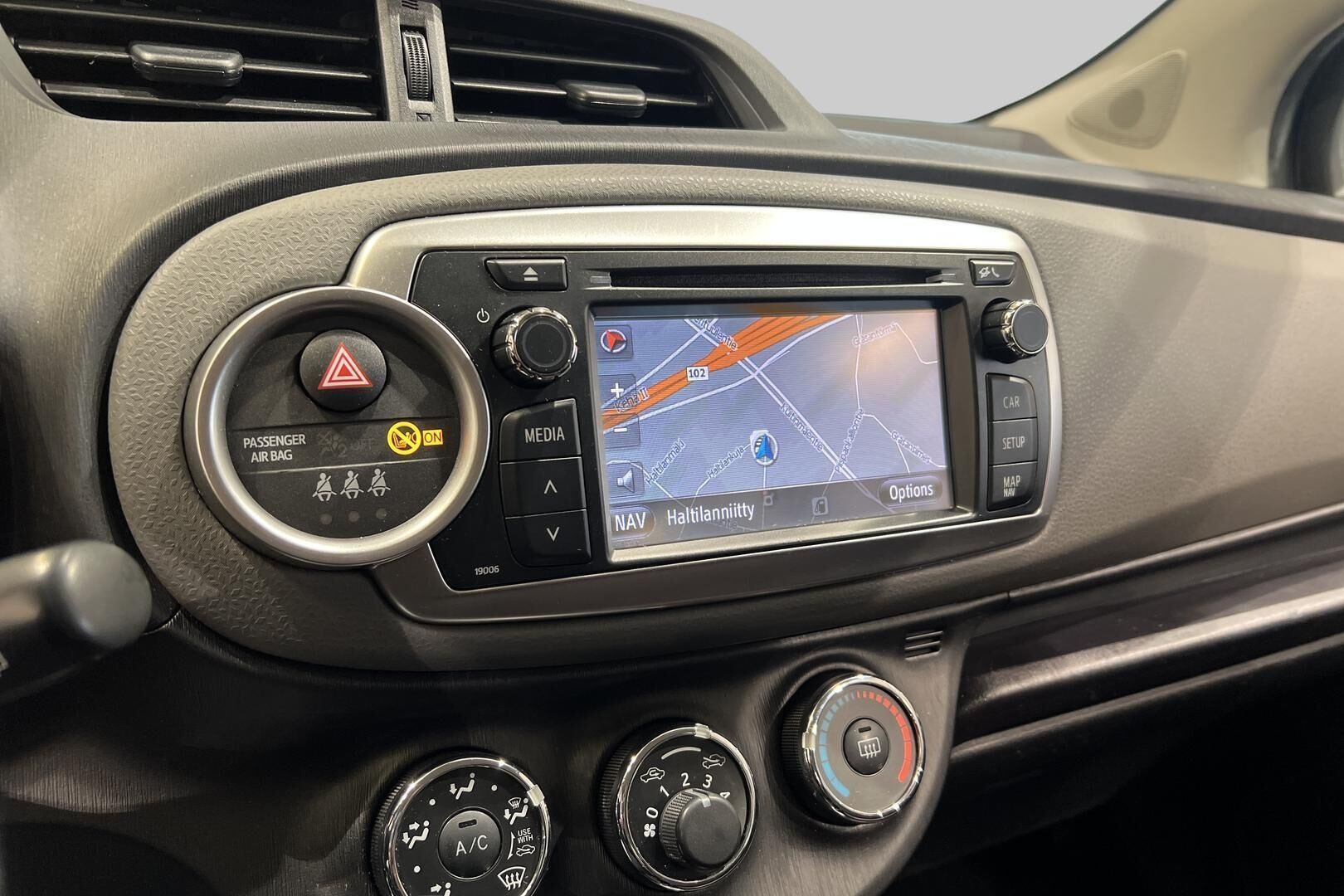 Toyota Yaris iso kuva 10