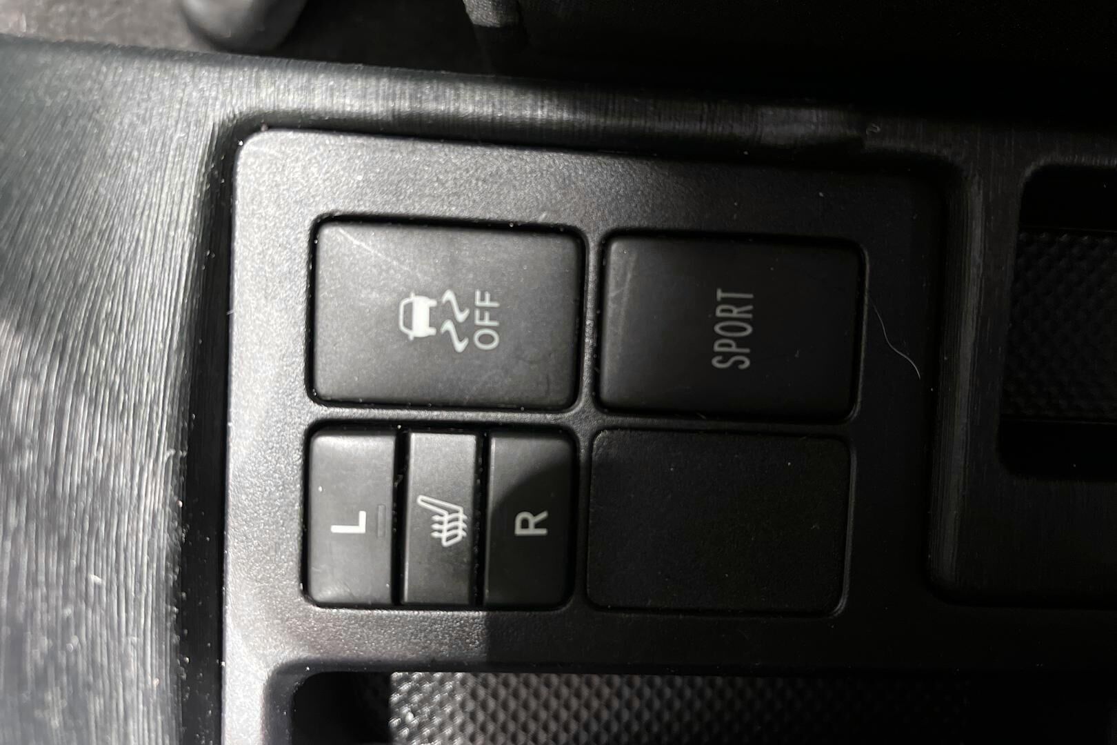 Toyota Yaris iso kuva 24