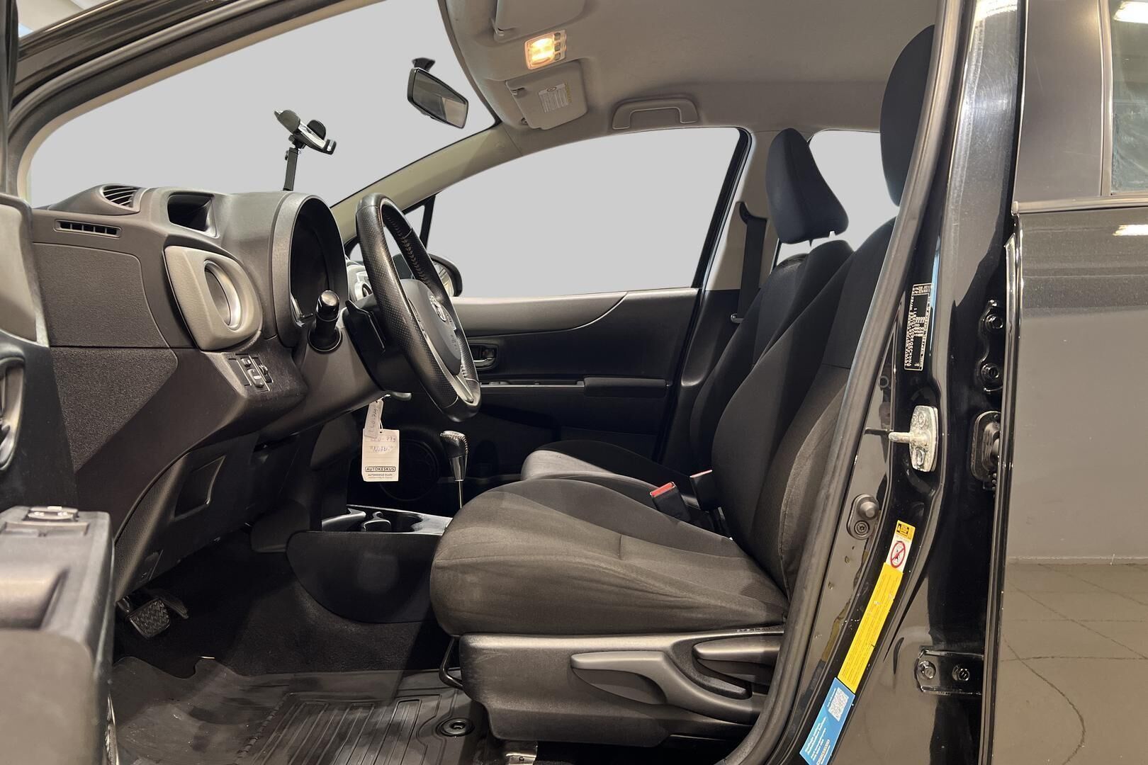 Toyota Yaris iso kuva 23