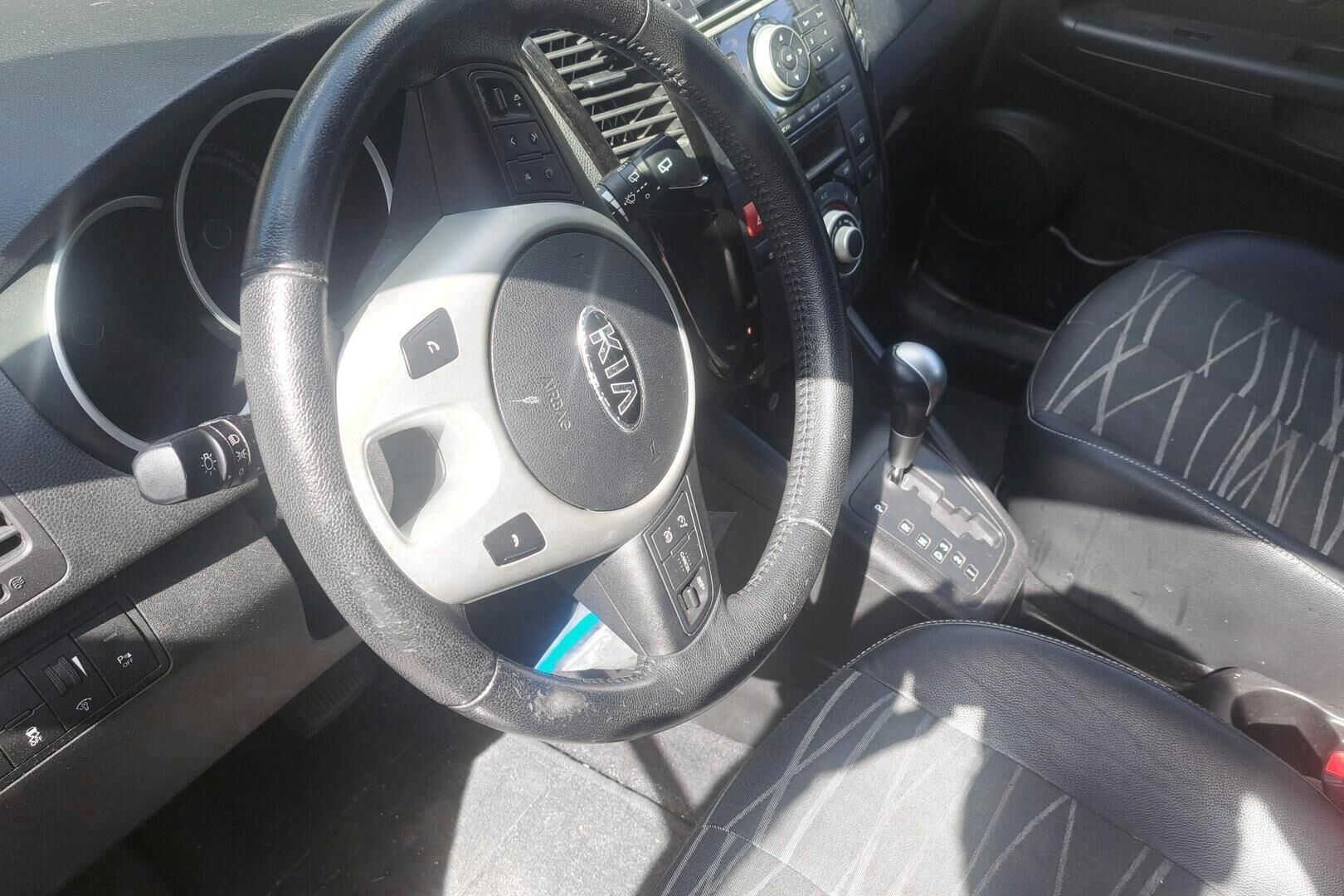 Kia Venga iso kuva 2