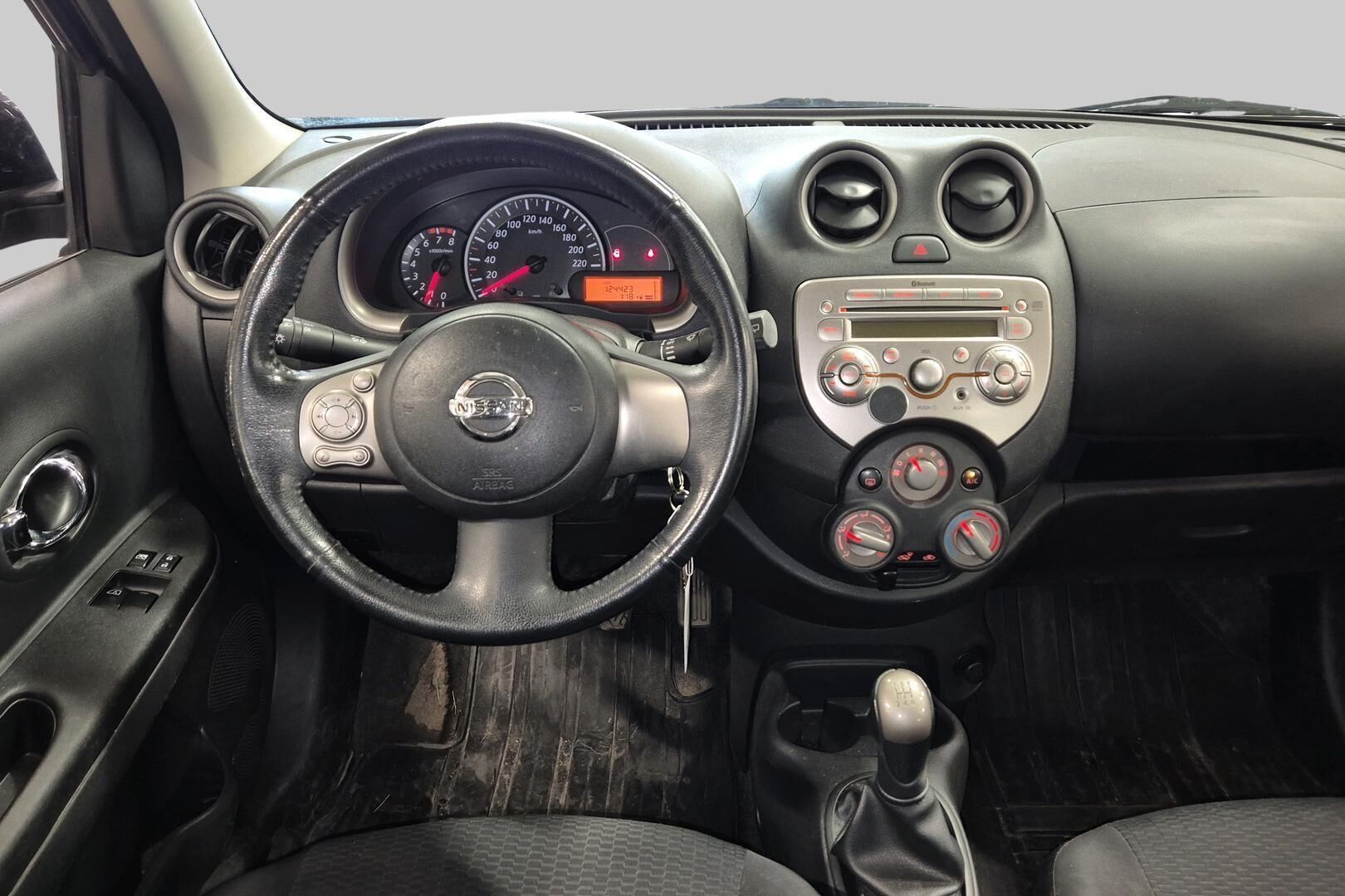 Nissan Micra iso kuva 2