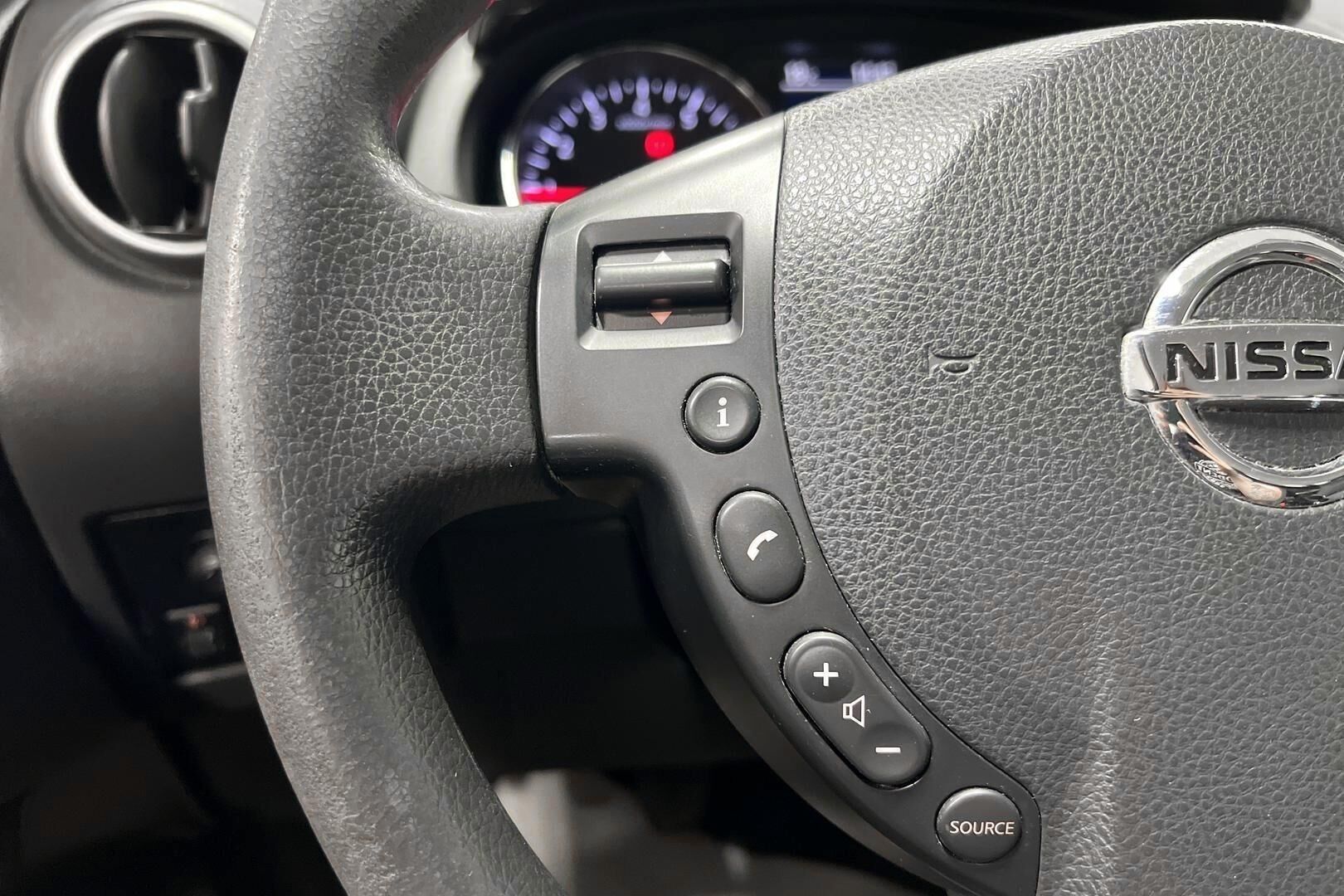 Nissan Qashqai iso kuva 16