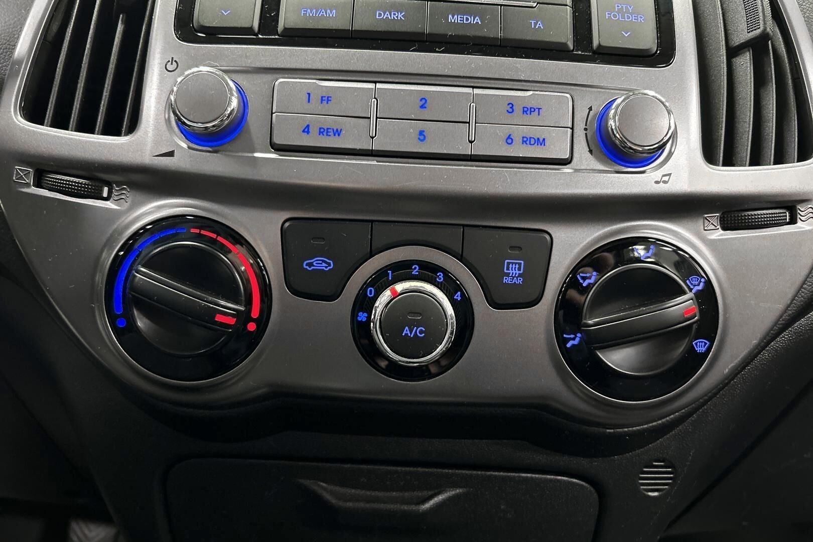 Hyundai i20 iso kuva 21