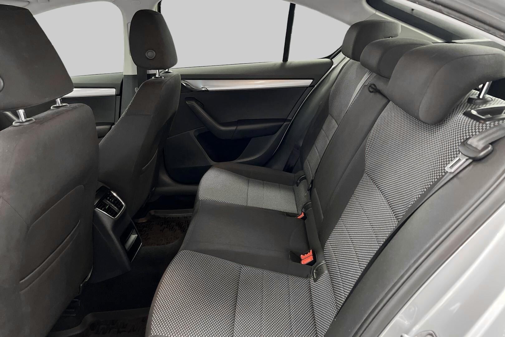Skoda Octavia iso kuva 10