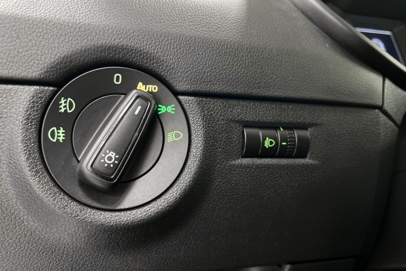 Skoda Octavia iso kuva 17