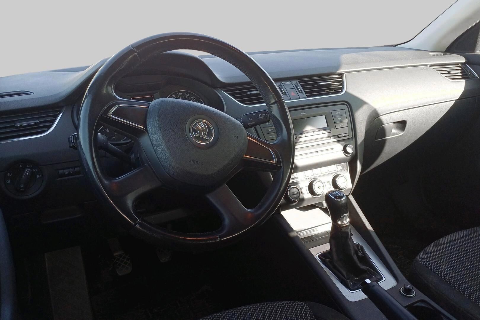 Skoda Octavia iso kuva 2