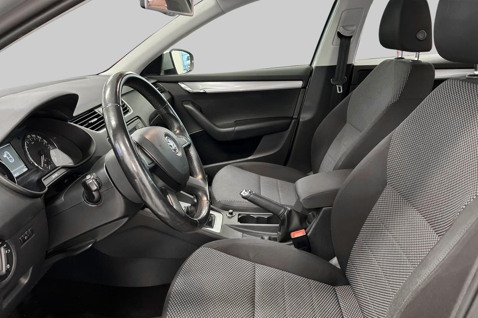 Skoda Octavia iso kuva 9