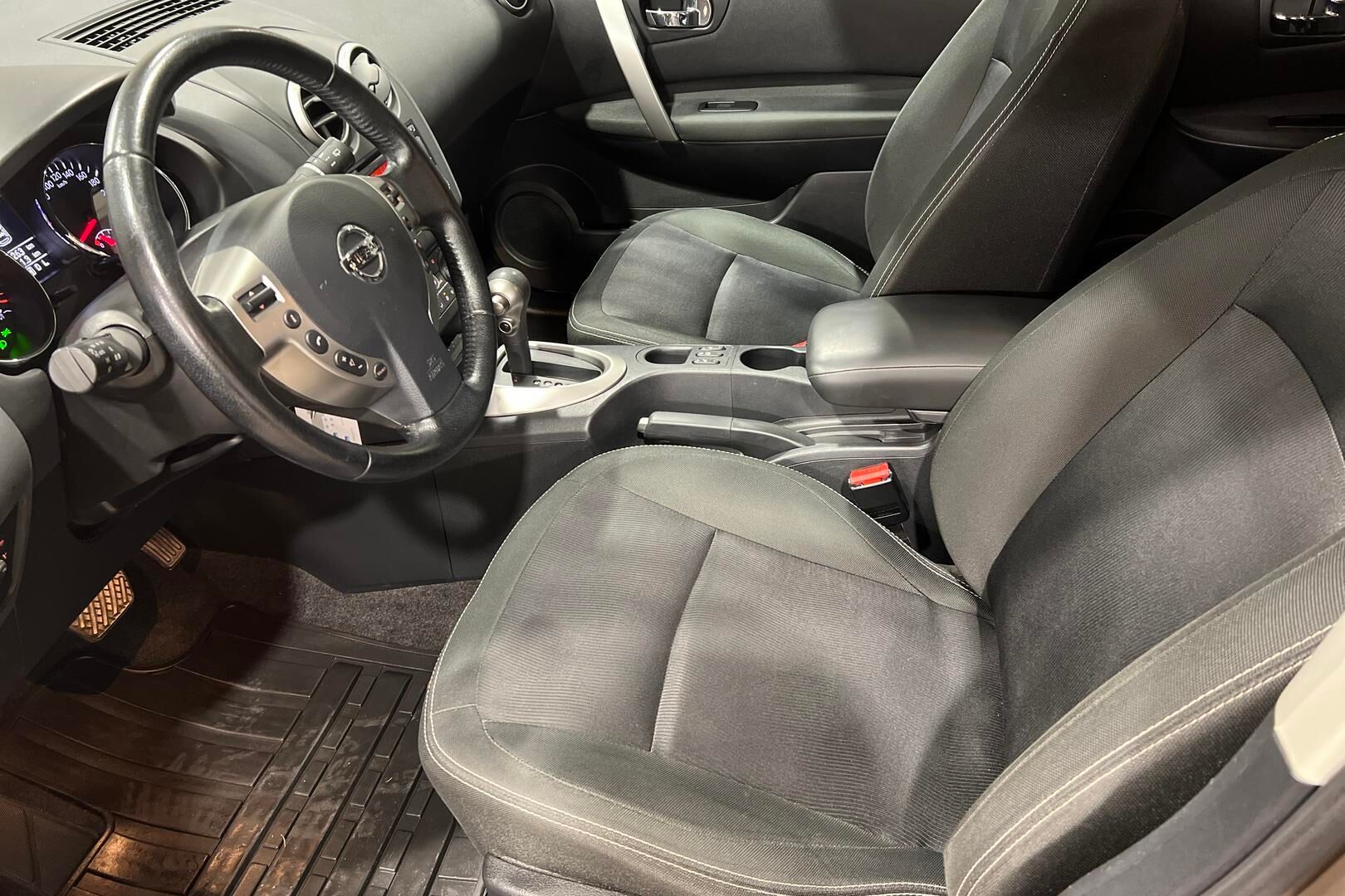 Nissan Qashqai iso kuva 9