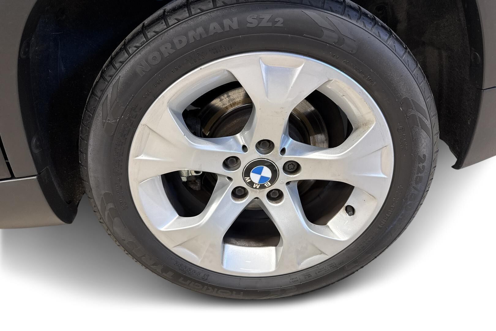 BMW X1 iso kuva 13