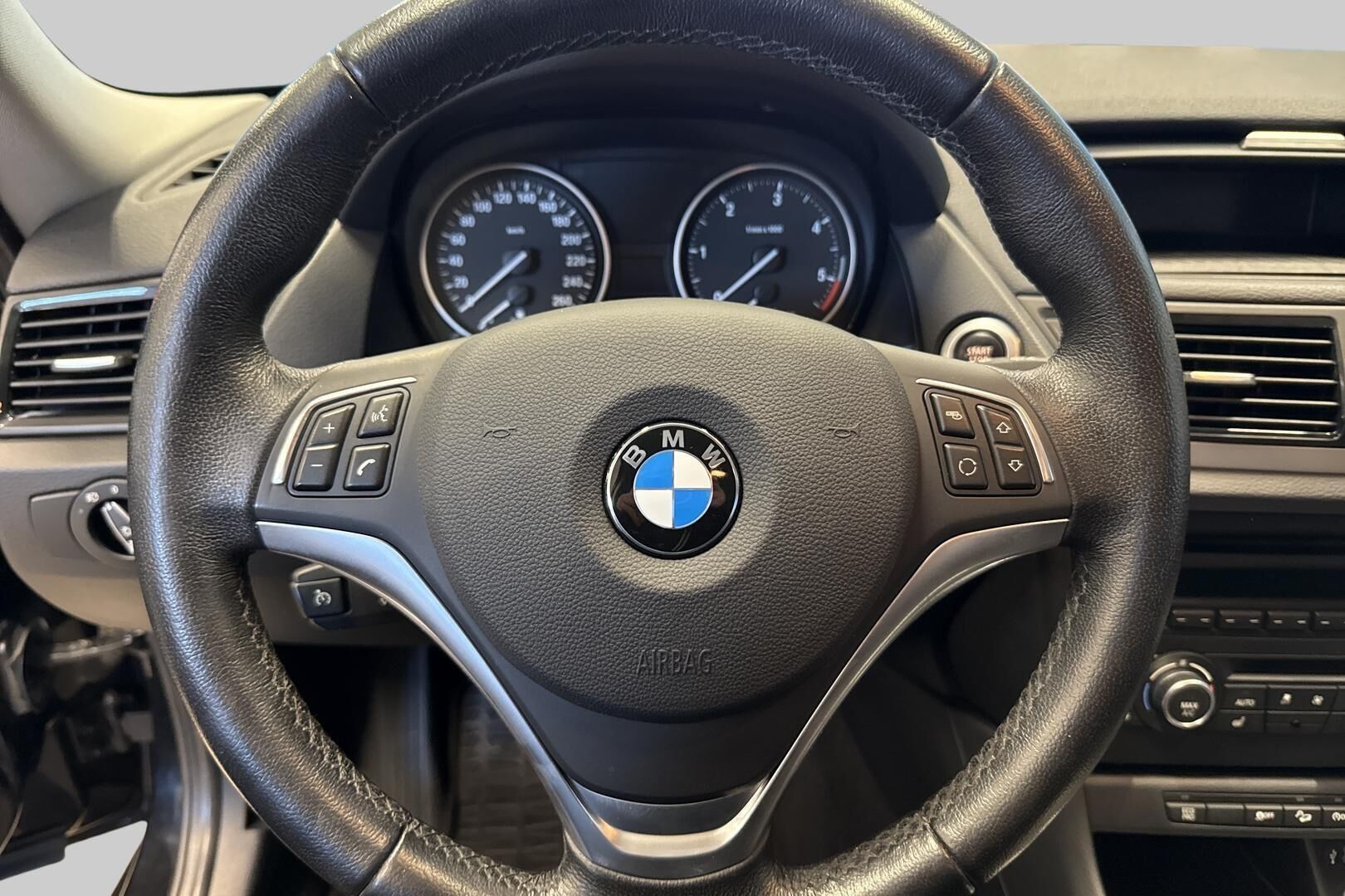BMW X1 iso kuva 17