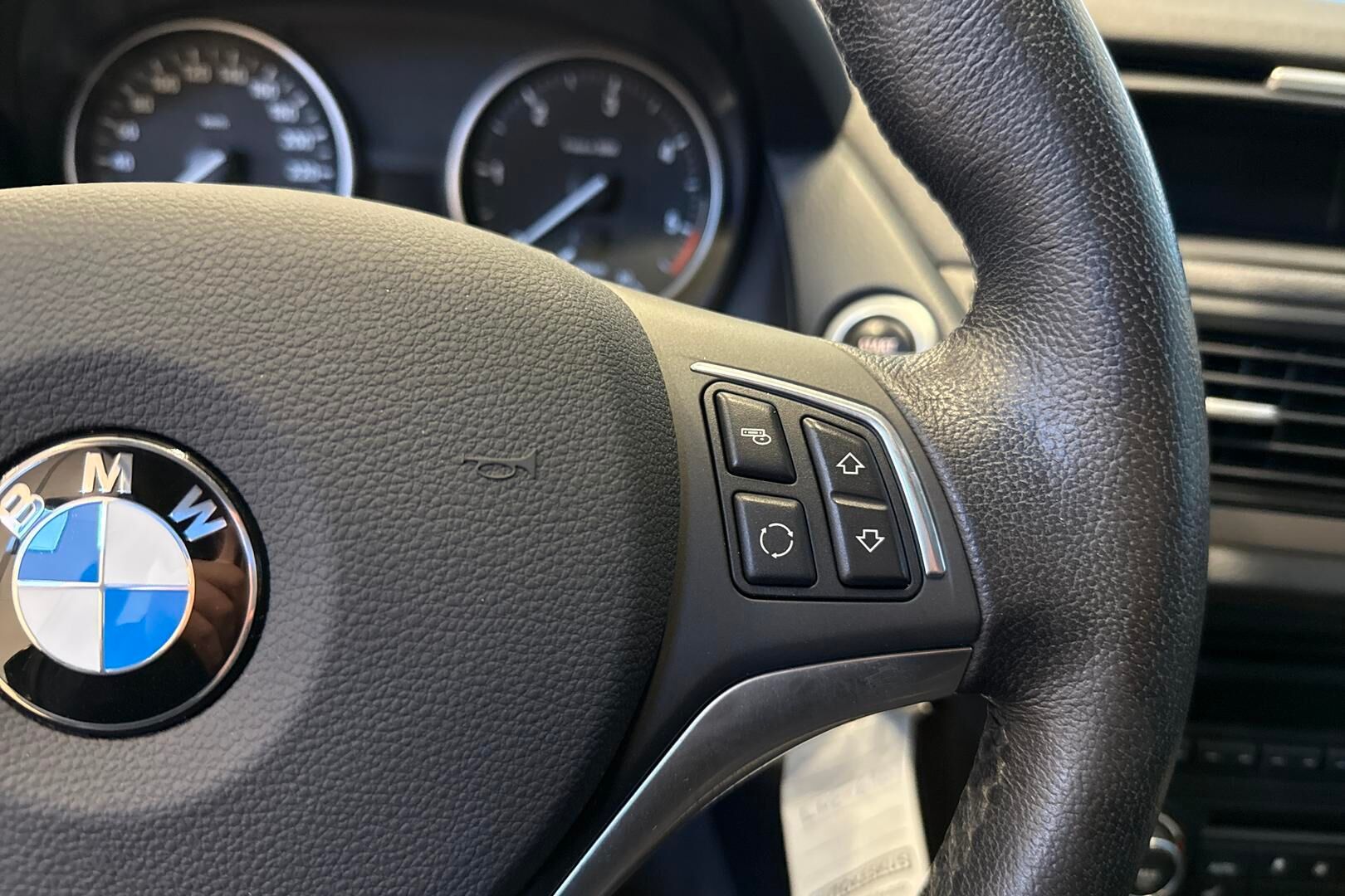 BMW X1 iso kuva 19