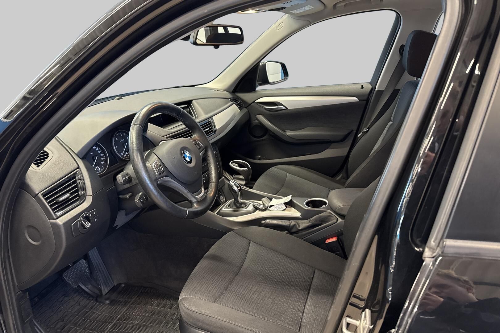 BMW X1 iso kuva 9