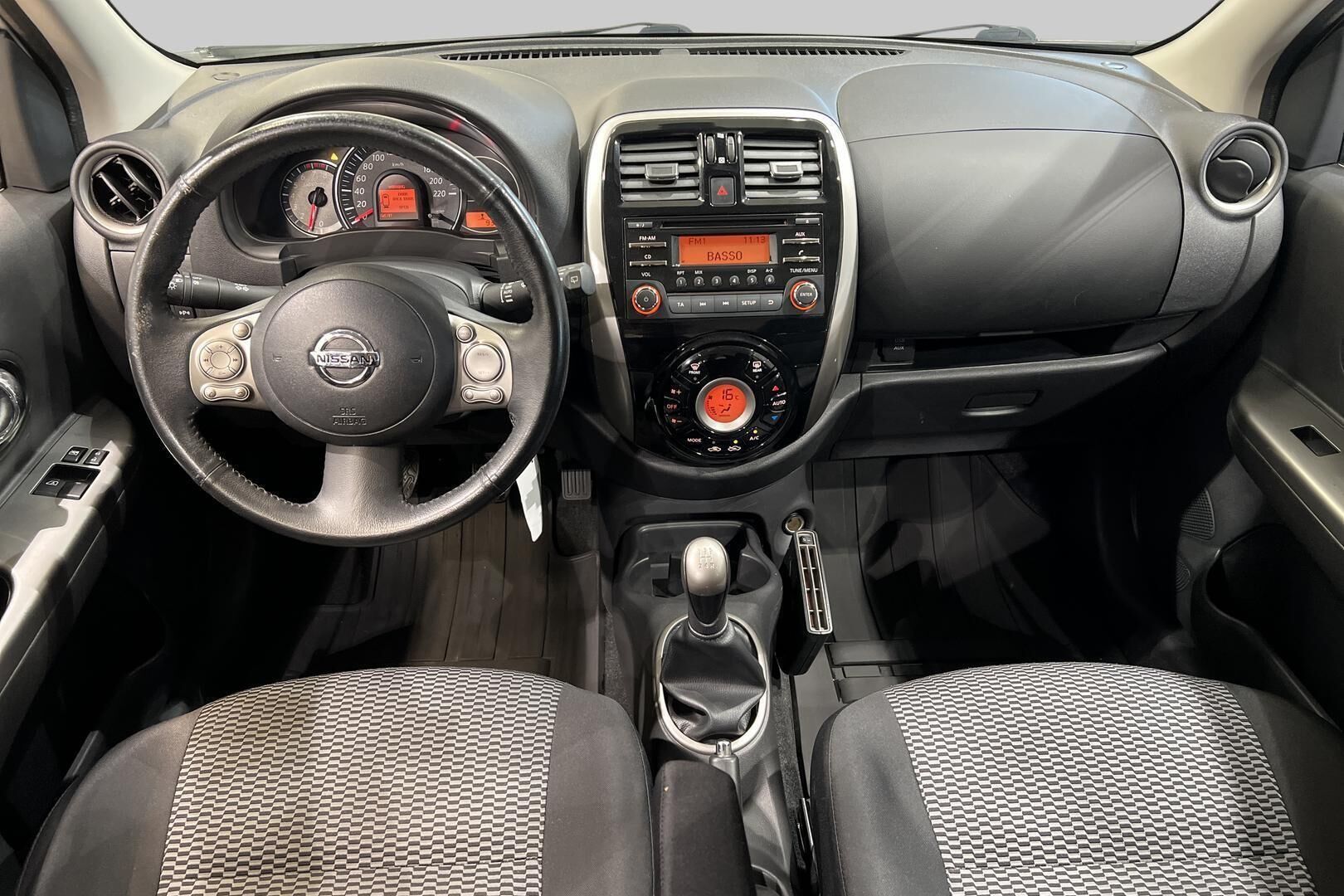 Nissan Micra iso kuva 10