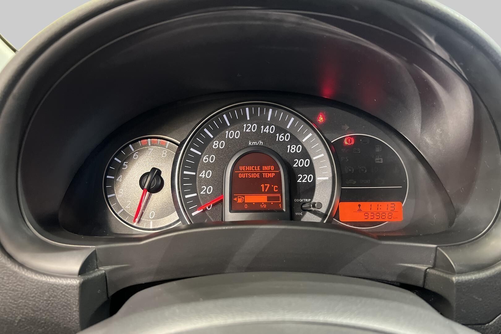 Nissan Micra iso kuva 13