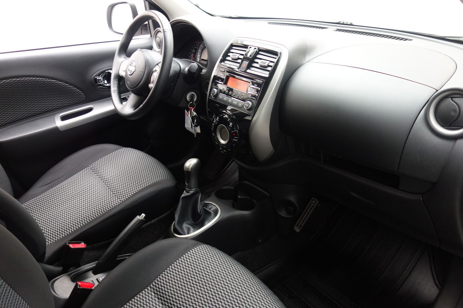 Nissan Micra iso kuva 7