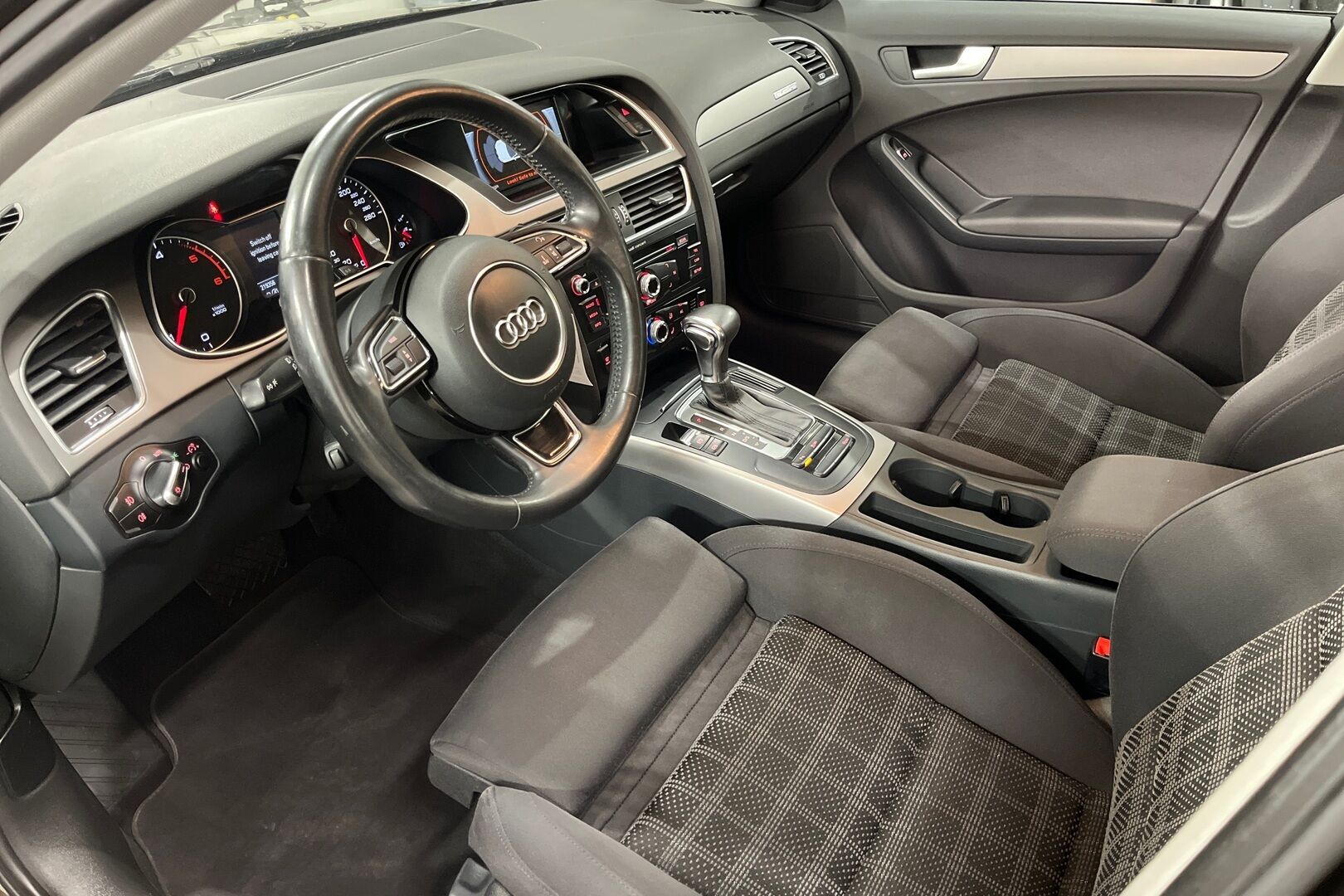Audi A4 iso kuva 6