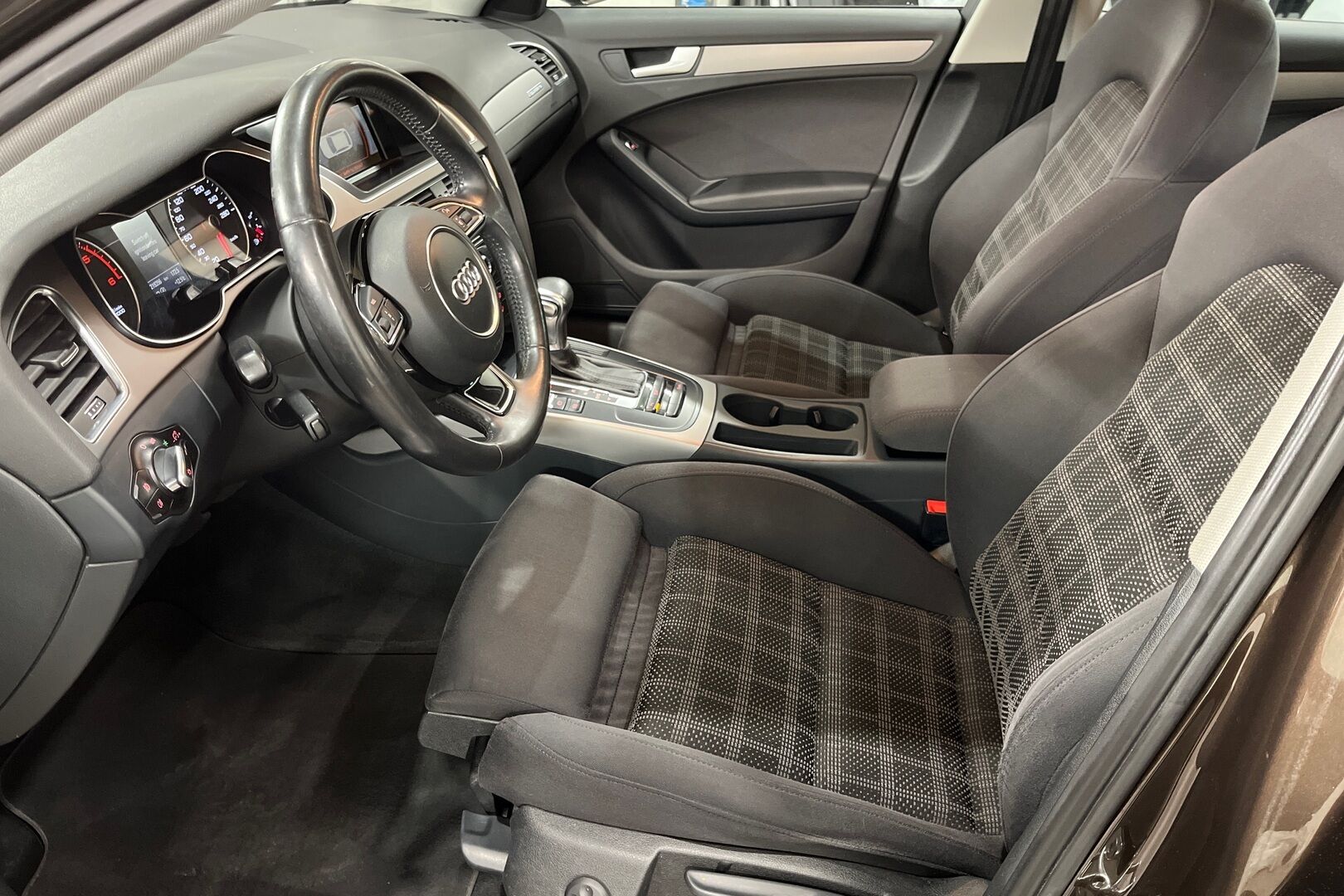 Audi A4 iso kuva 7