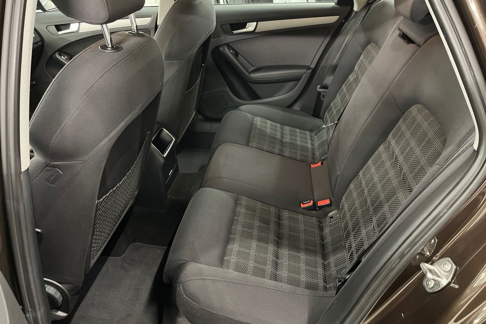 Audi A4 iso kuva 8