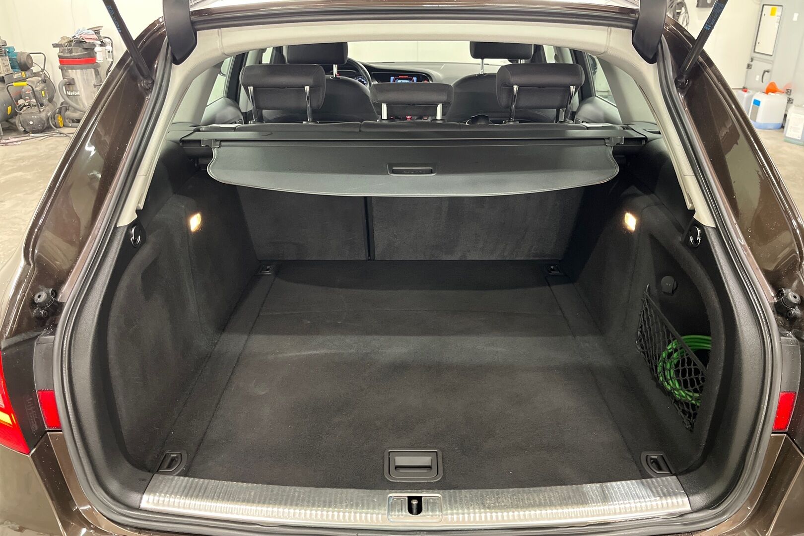 Audi A4 iso kuva 9