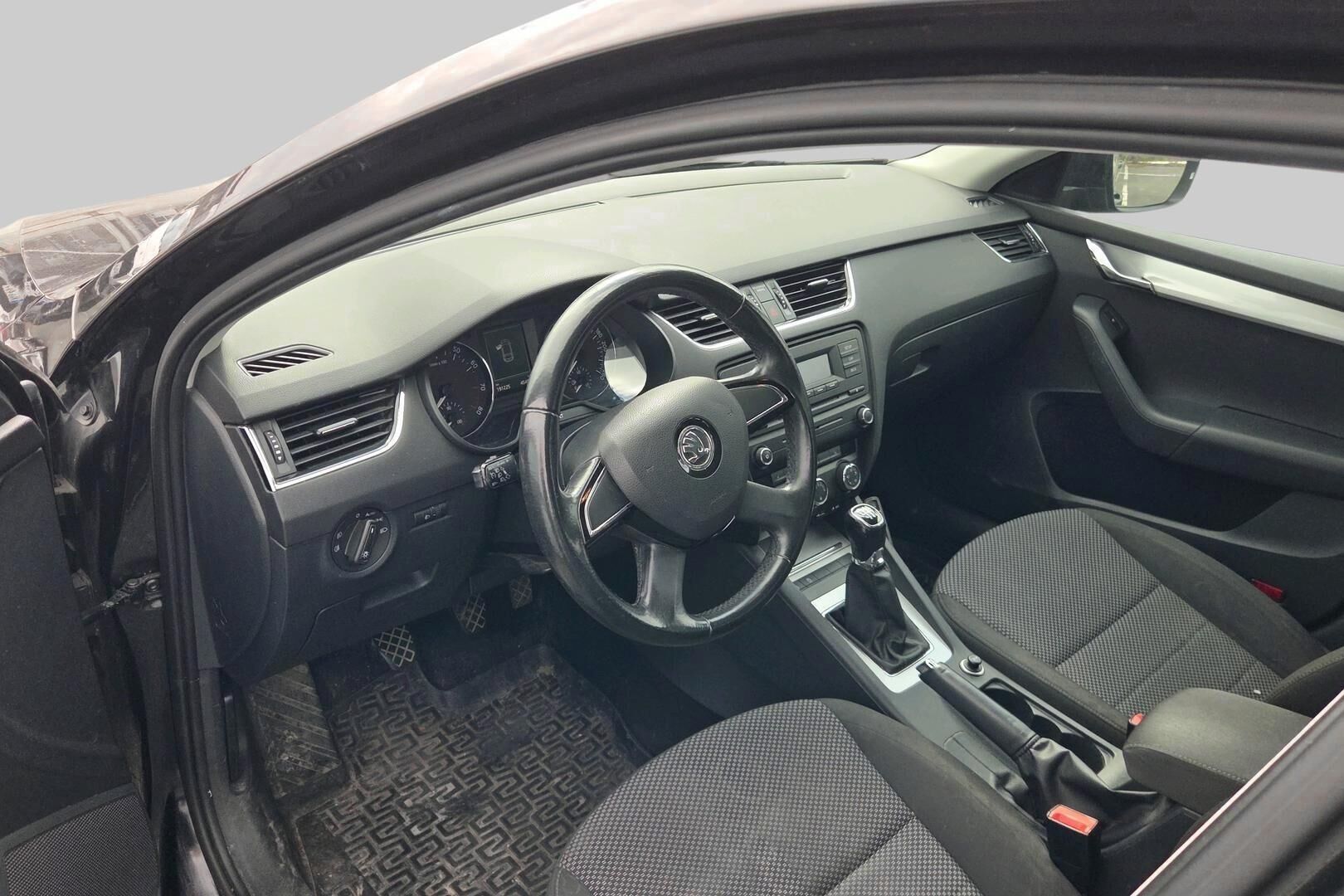 Skoda Octavia iso kuva 2