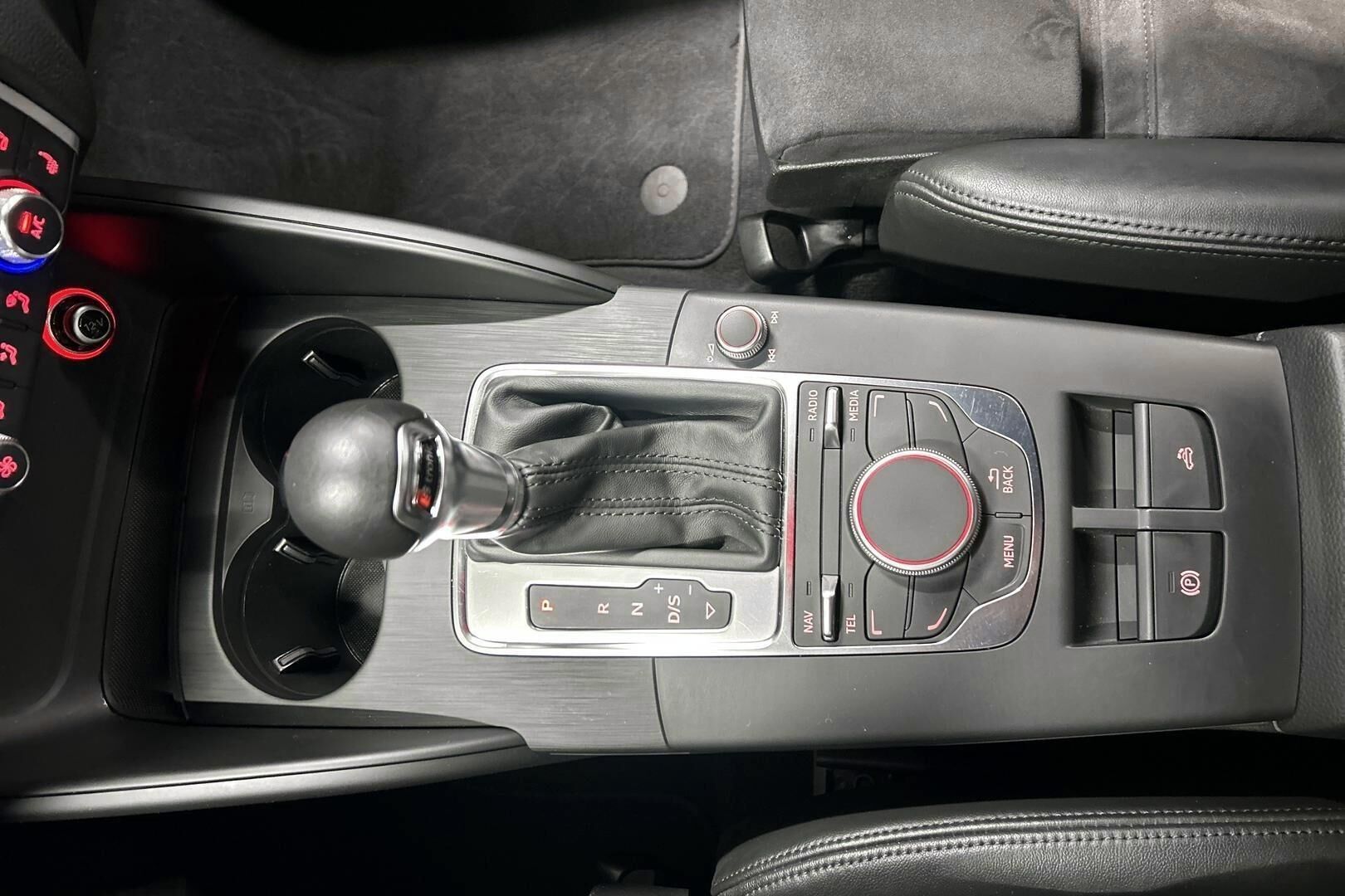 Audi A3 iso kuva 17