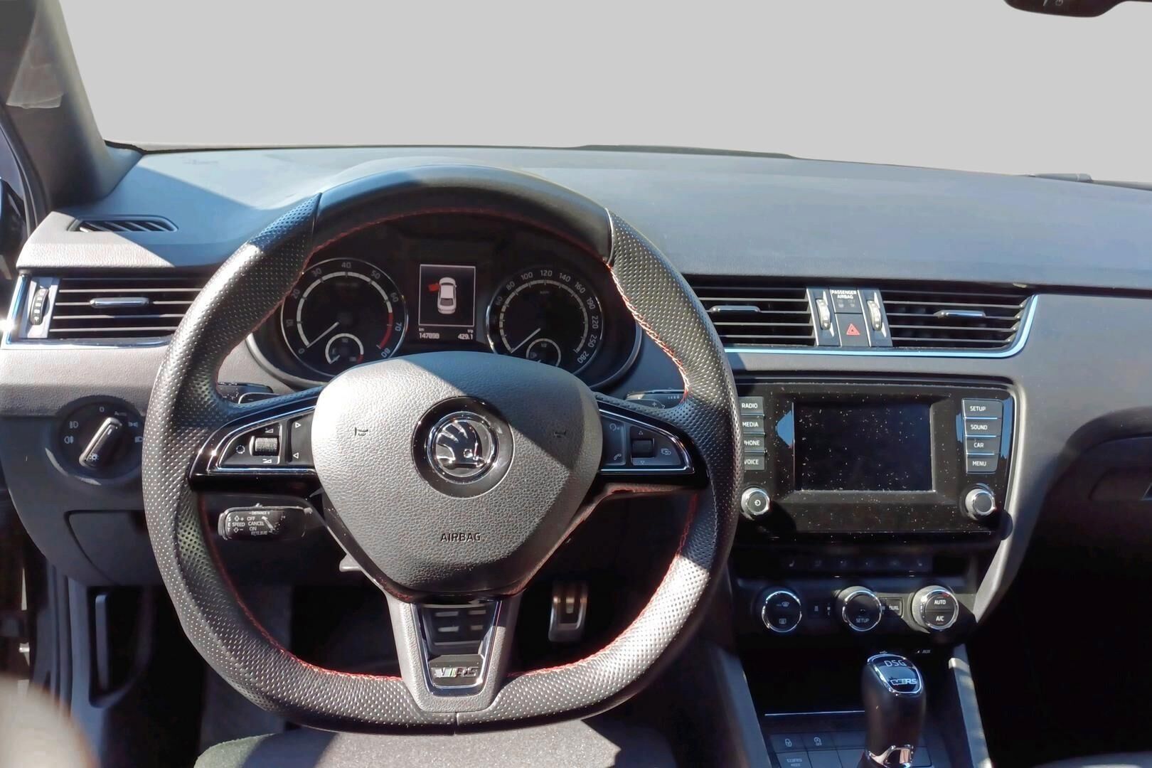 Skoda Octavia iso kuva 2