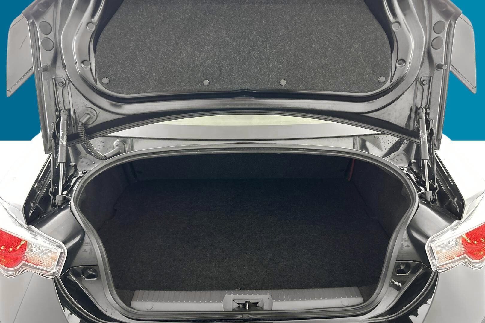 Subaru BRZ iso kuva 28