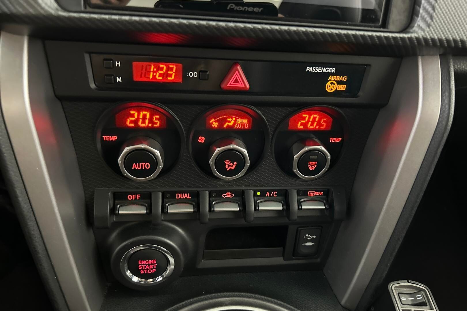 Subaru BRZ iso kuva 12