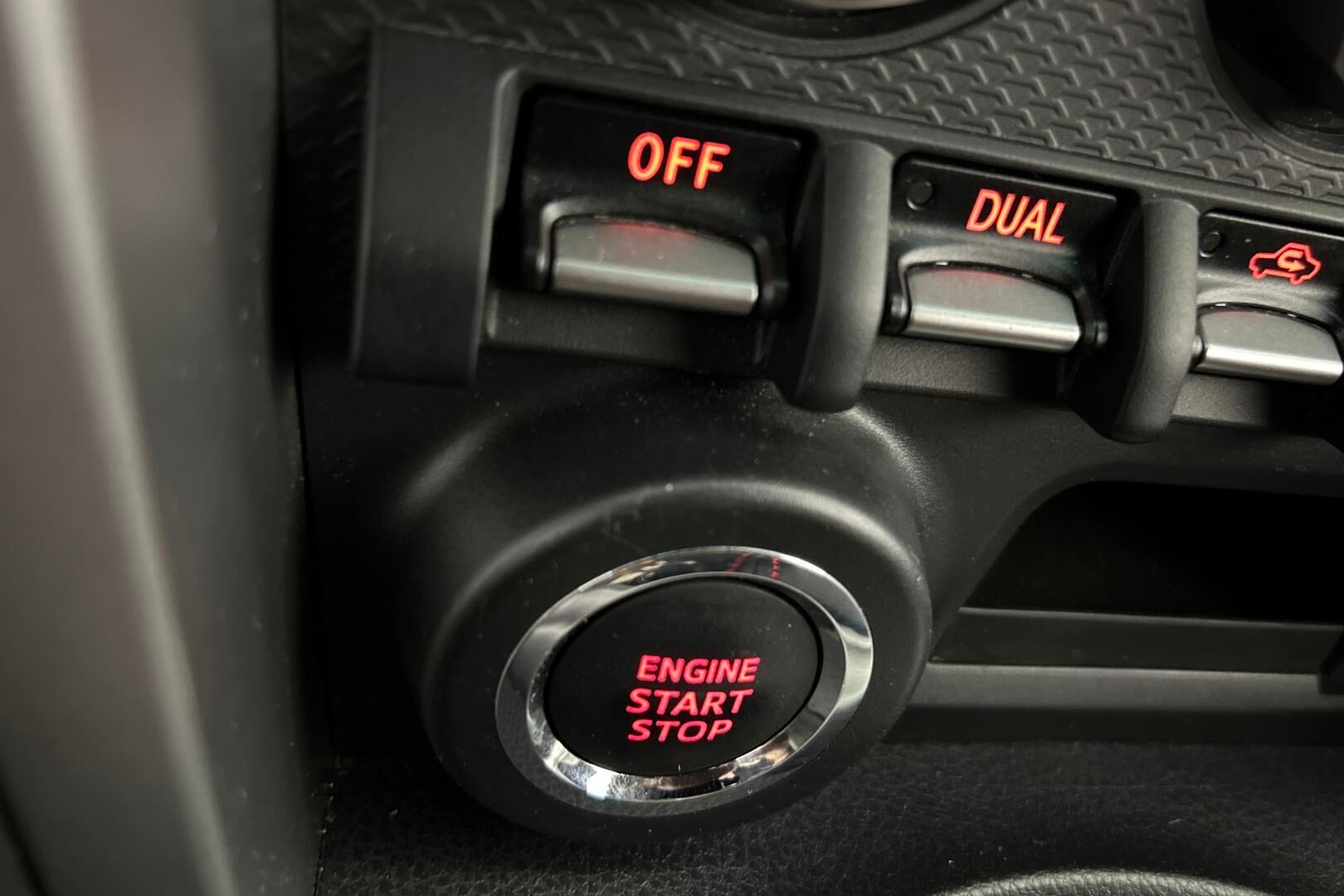 Subaru BRZ iso kuva 14