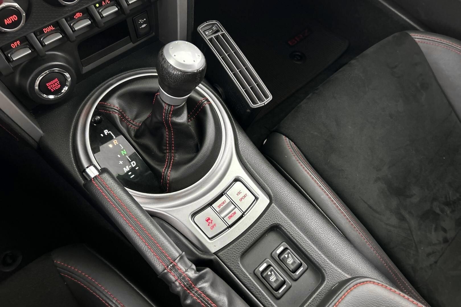 Subaru BRZ iso kuva 16