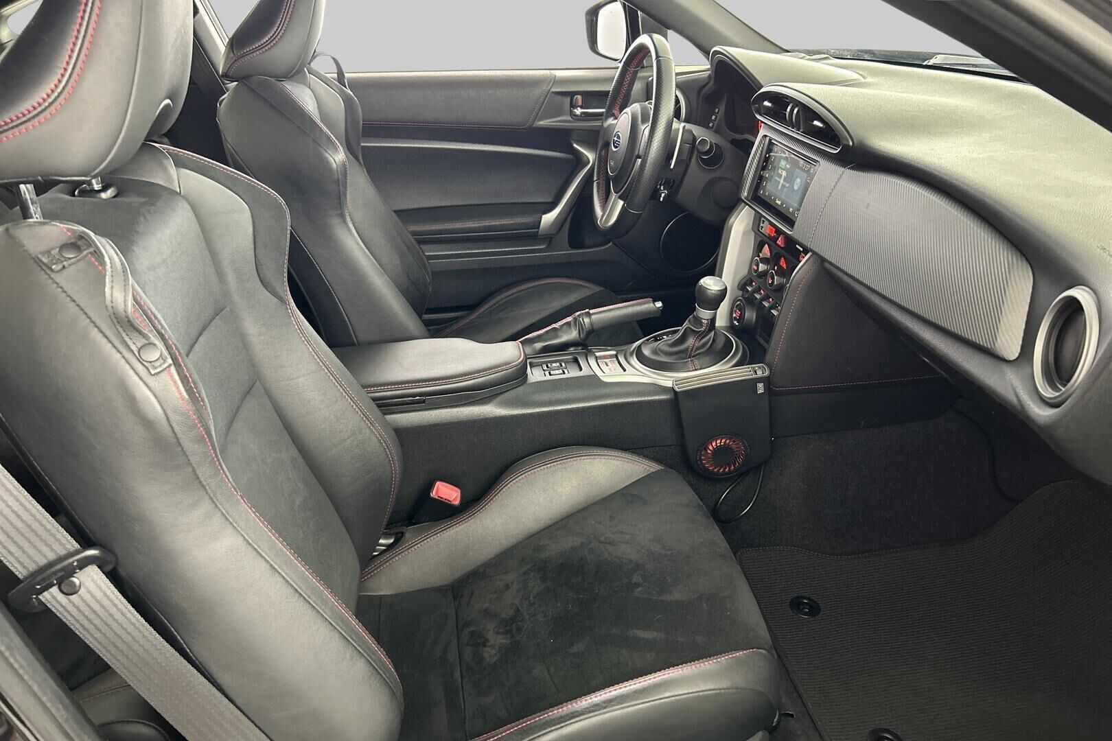 Subaru BRZ iso kuva 23