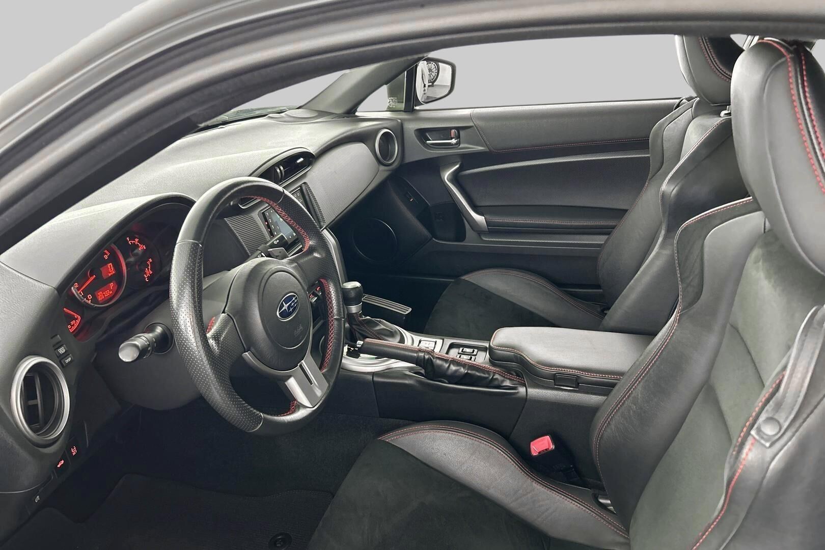 Subaru BRZ iso kuva 7