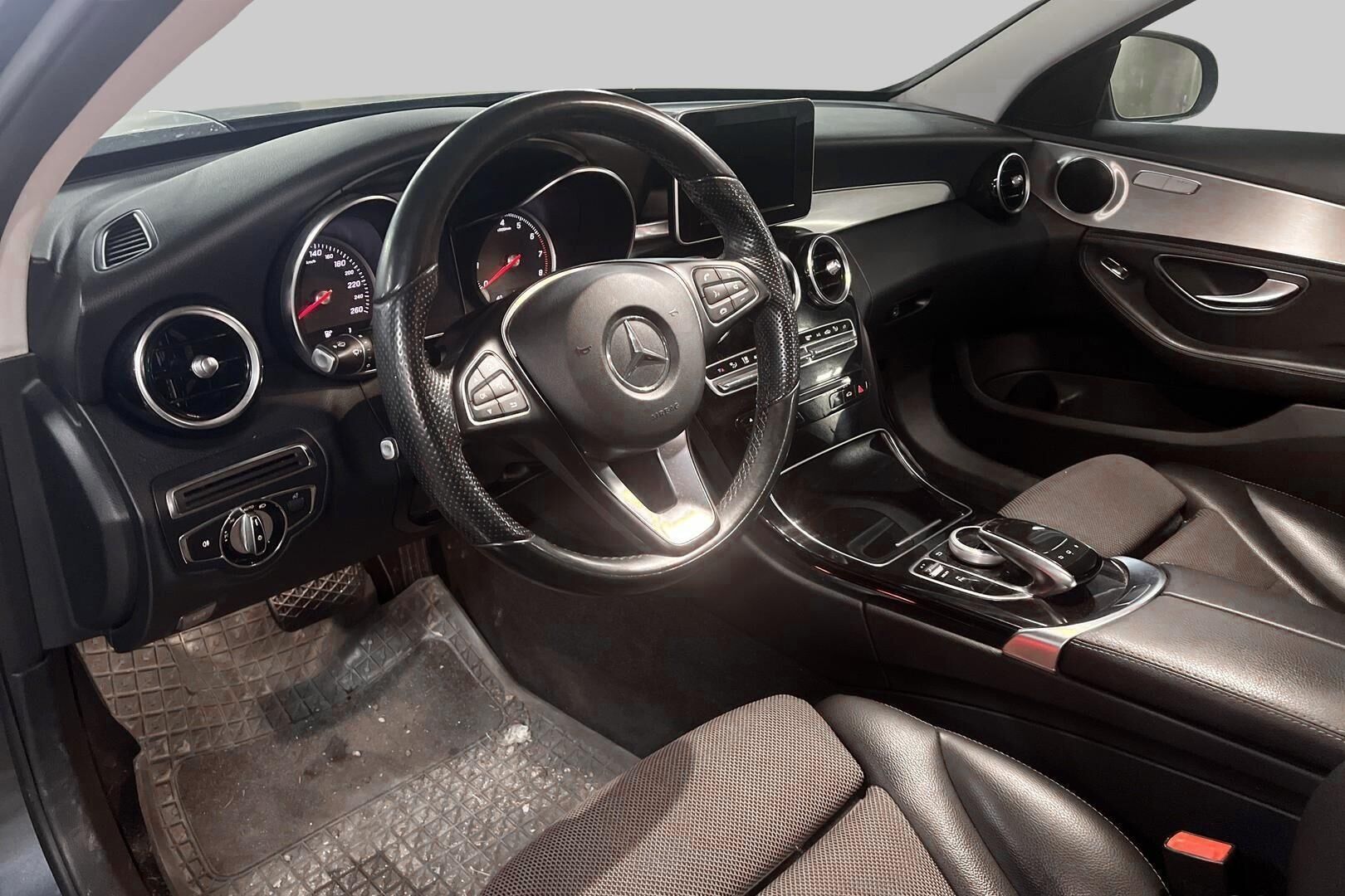 Mercedes-Benz C iso kuva 2