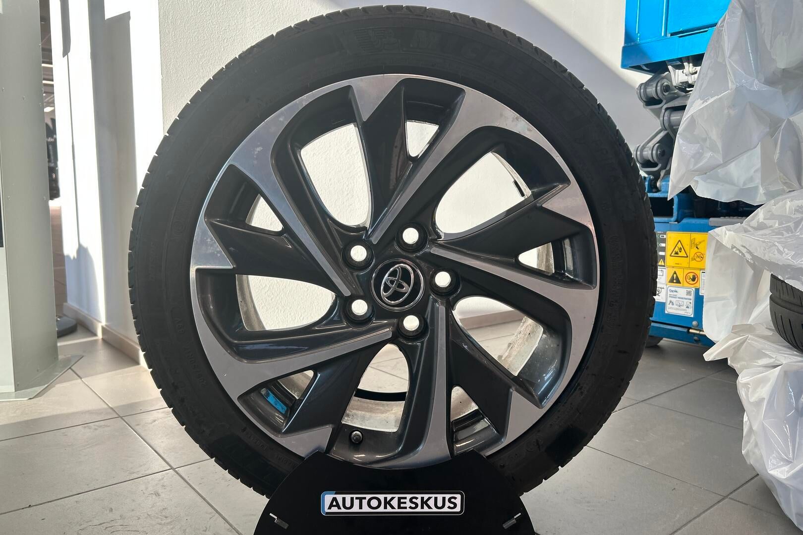 Toyota Auris iso kuva 13