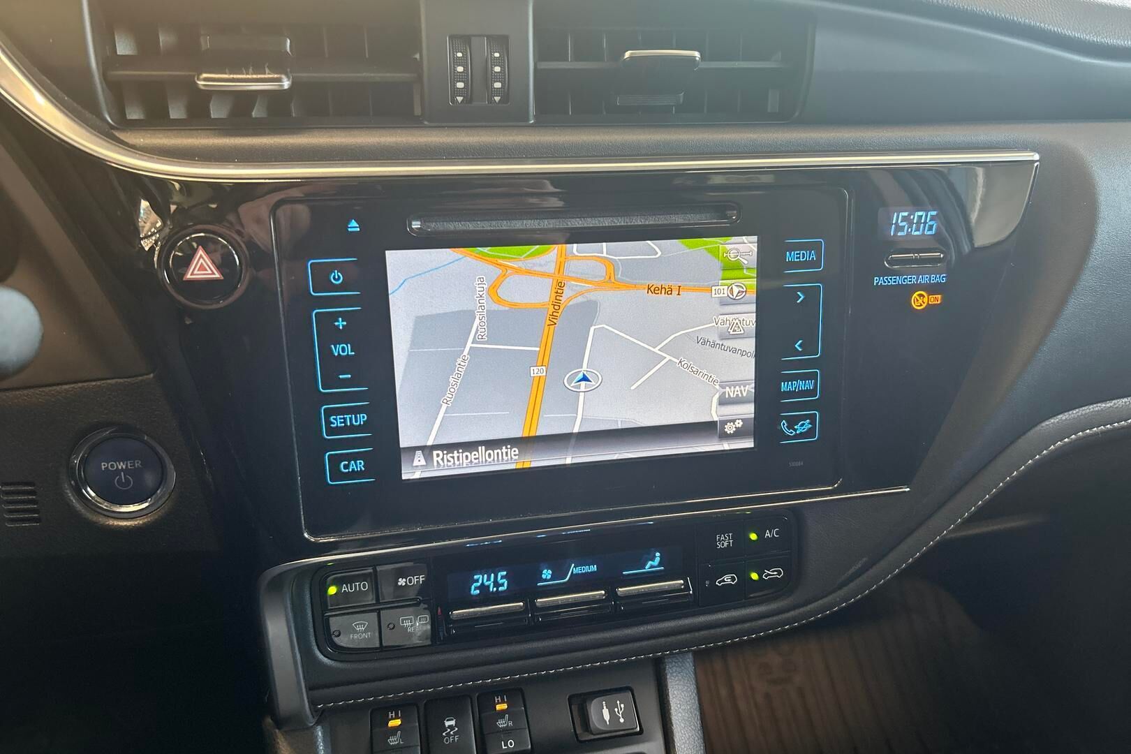 Toyota Auris iso kuva 17