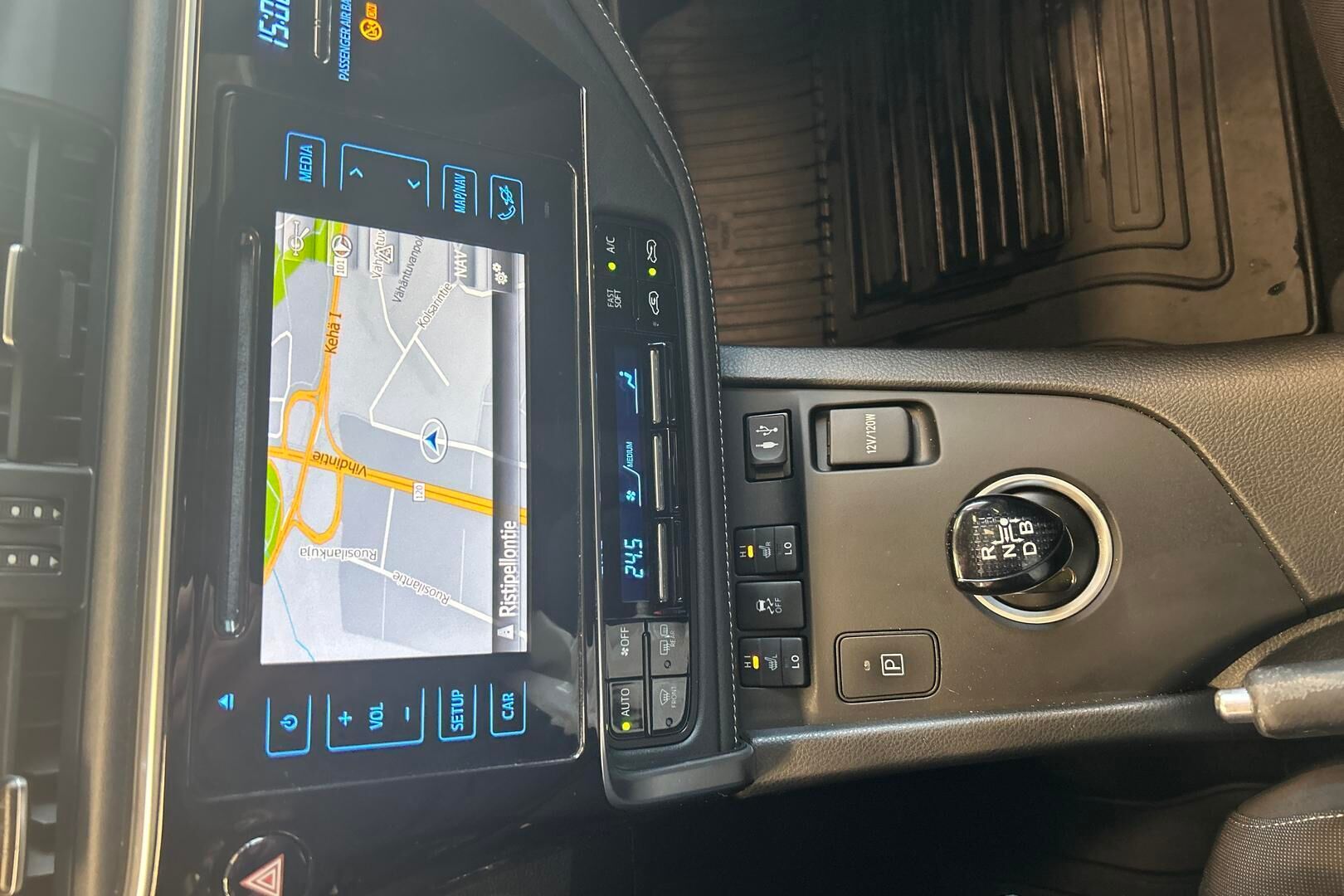 Toyota Auris iso kuva 19