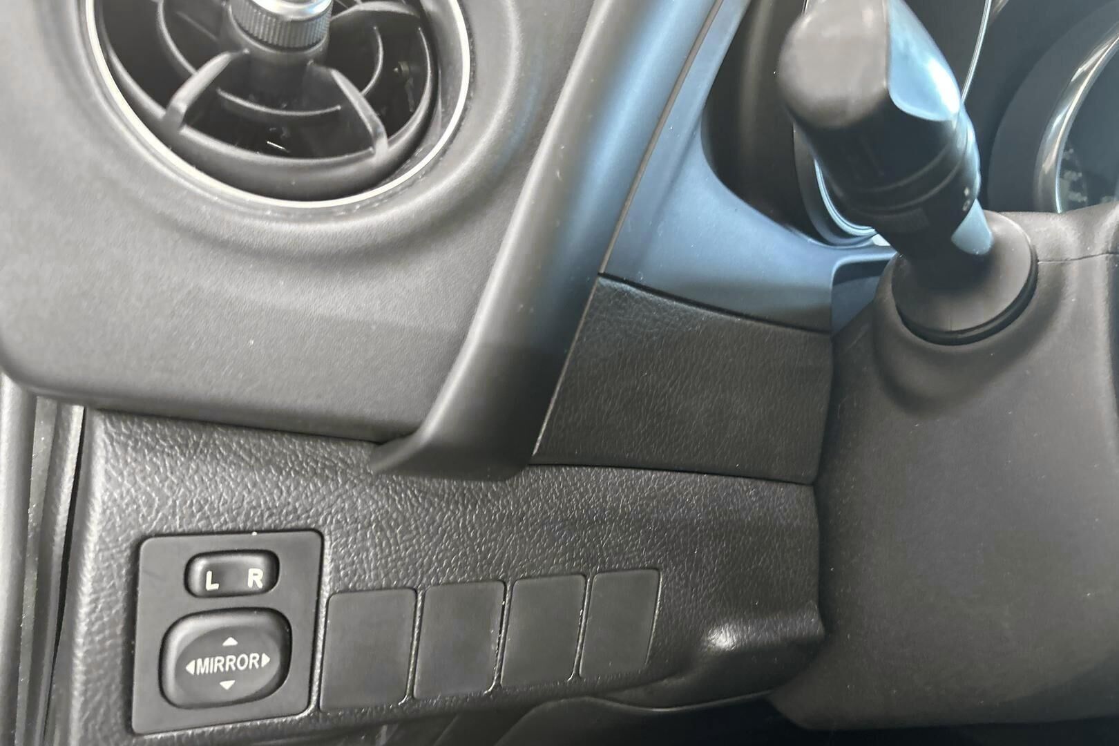 Toyota Auris iso kuva 20