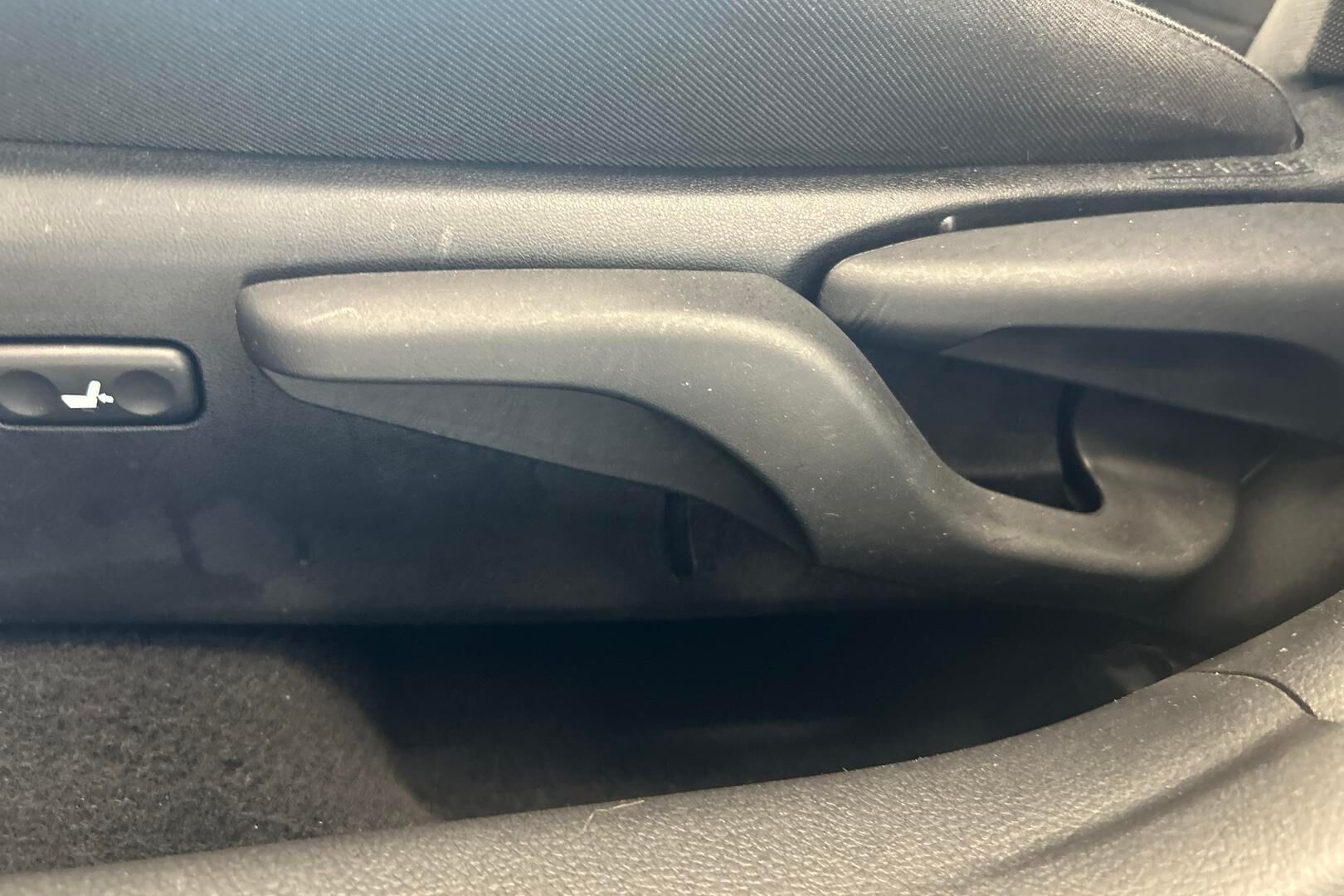 Toyota Auris iso kuva 22